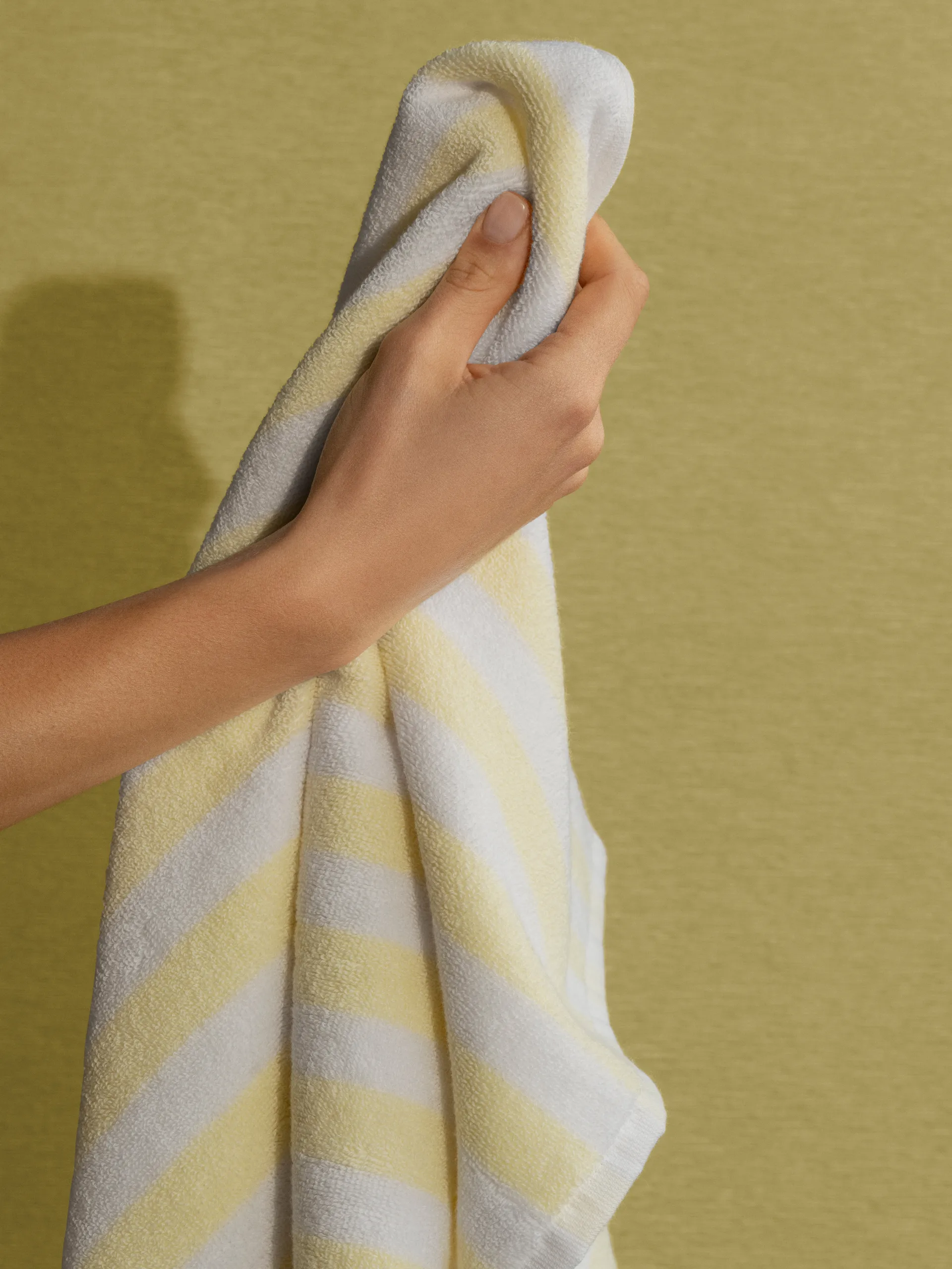 Arto handdoek, Wit-transparant geel, 70x140 cm blomus