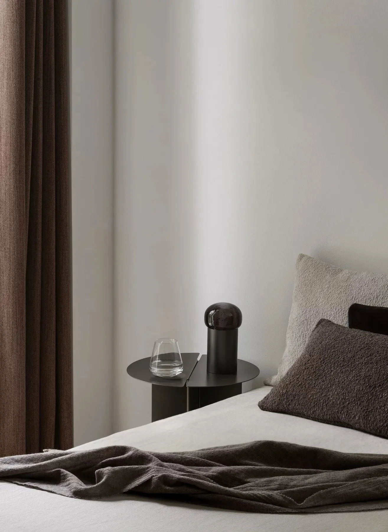 Iris LED-lamp 18 cm, Gun Metal blomus