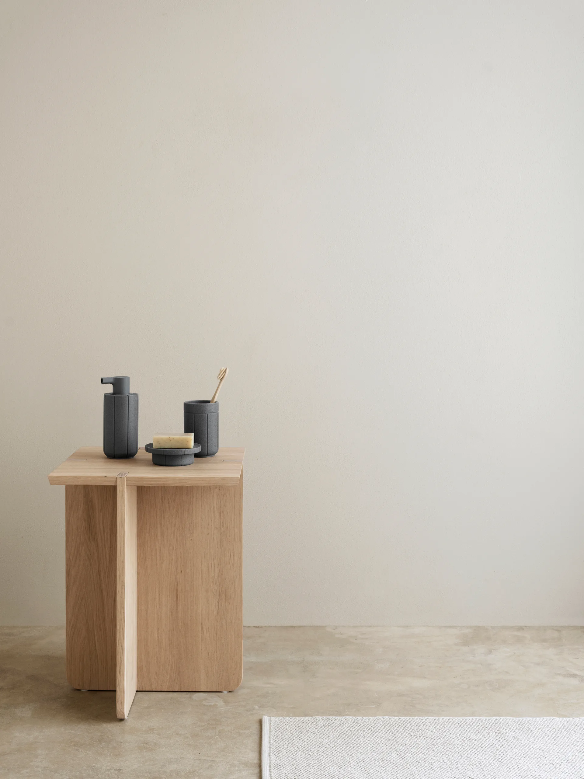 Kua zeepdispenser, Cedar Wood, 30 cl blomus