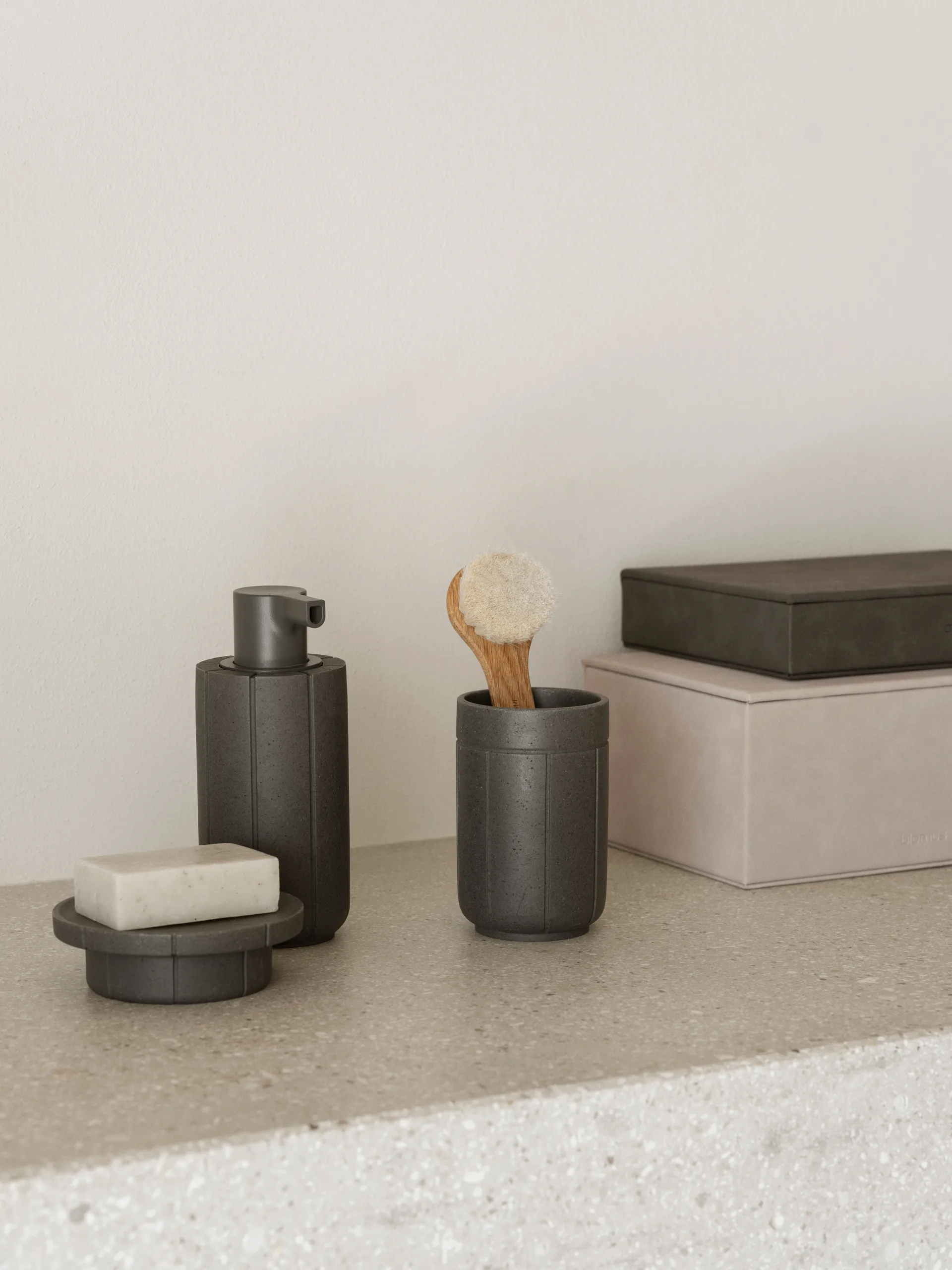 Kua zeepdispenser, Cedar Wood, 30 cl blomus