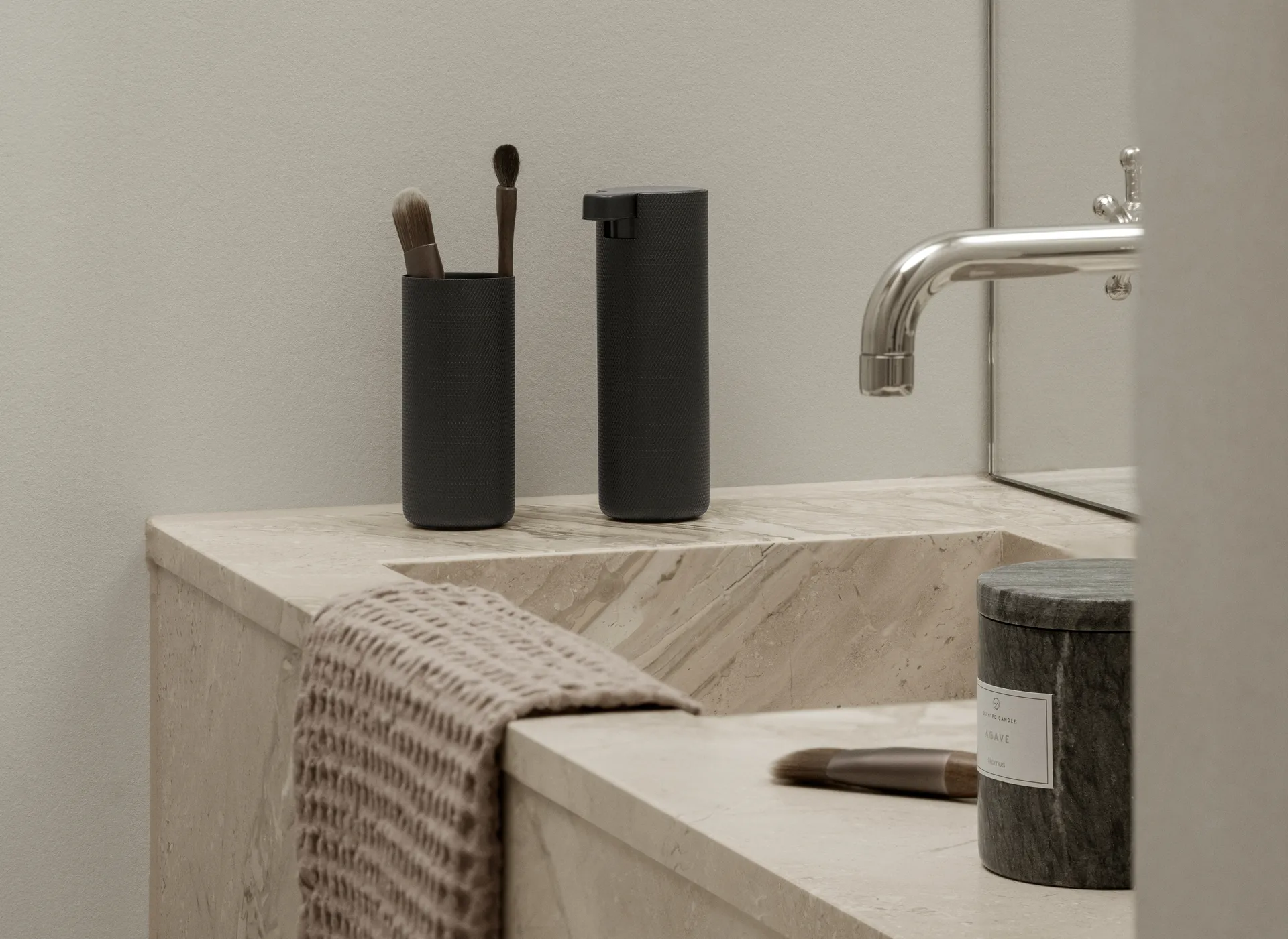 Modo Rof zeepdispenser, Zwart, 165 ml blomus