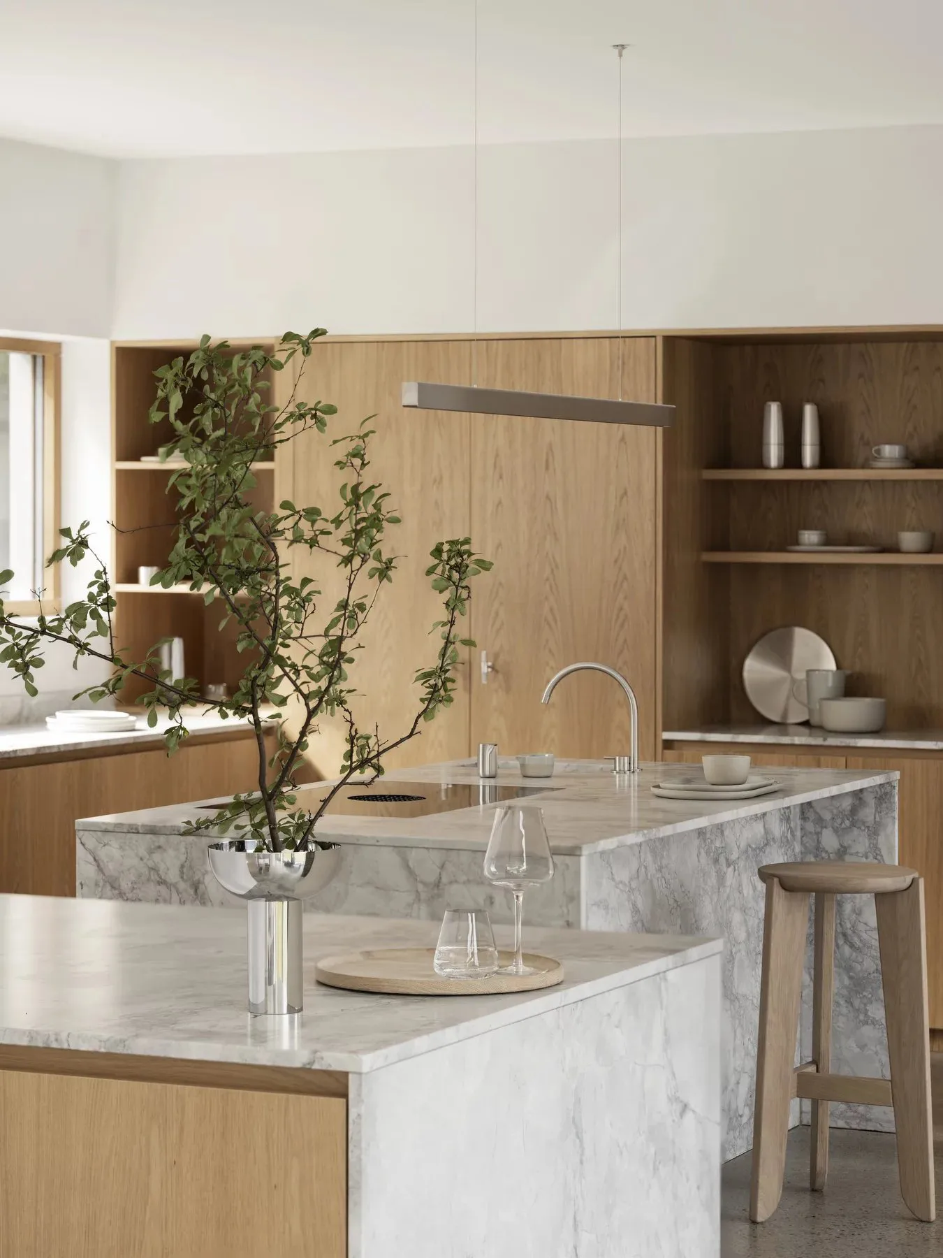 OKU dienblad M Ø34 cm, Eik blomus