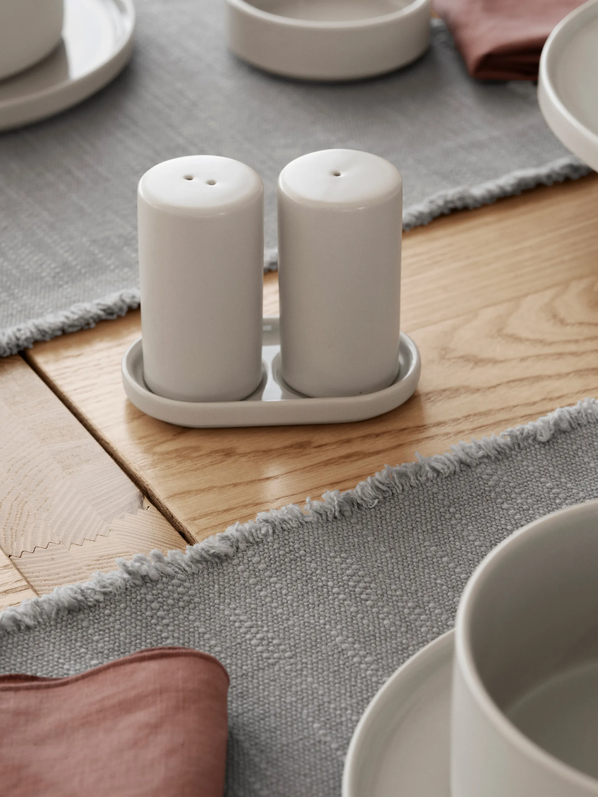 Pilar zout- & peperstel 2-delig, Moonbeam, Ø4,5x11,5 cm blomus