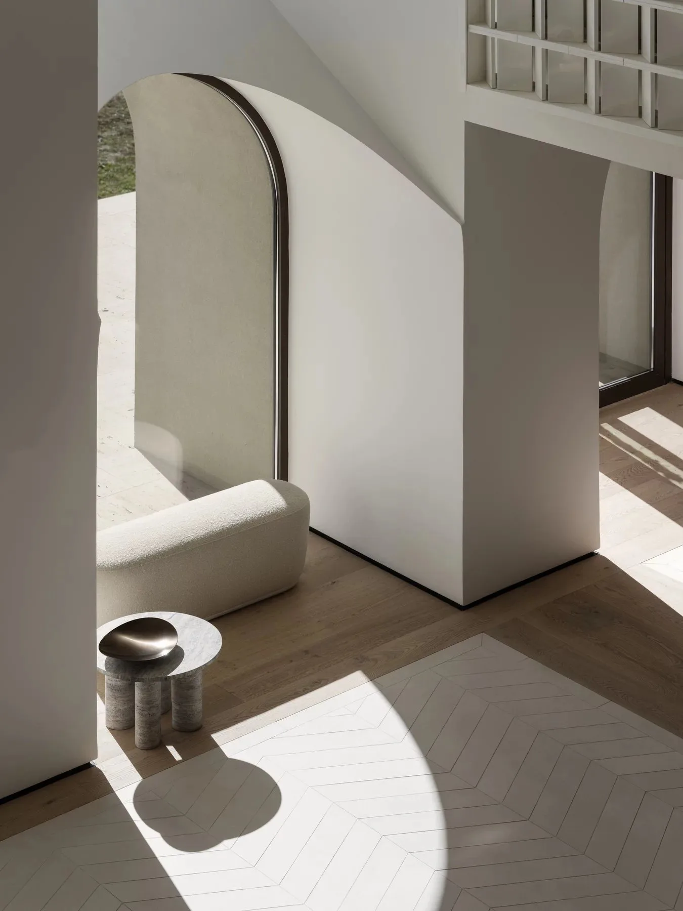 Volos bijzettafel S Ø52 cm, Silver Travertine blomus