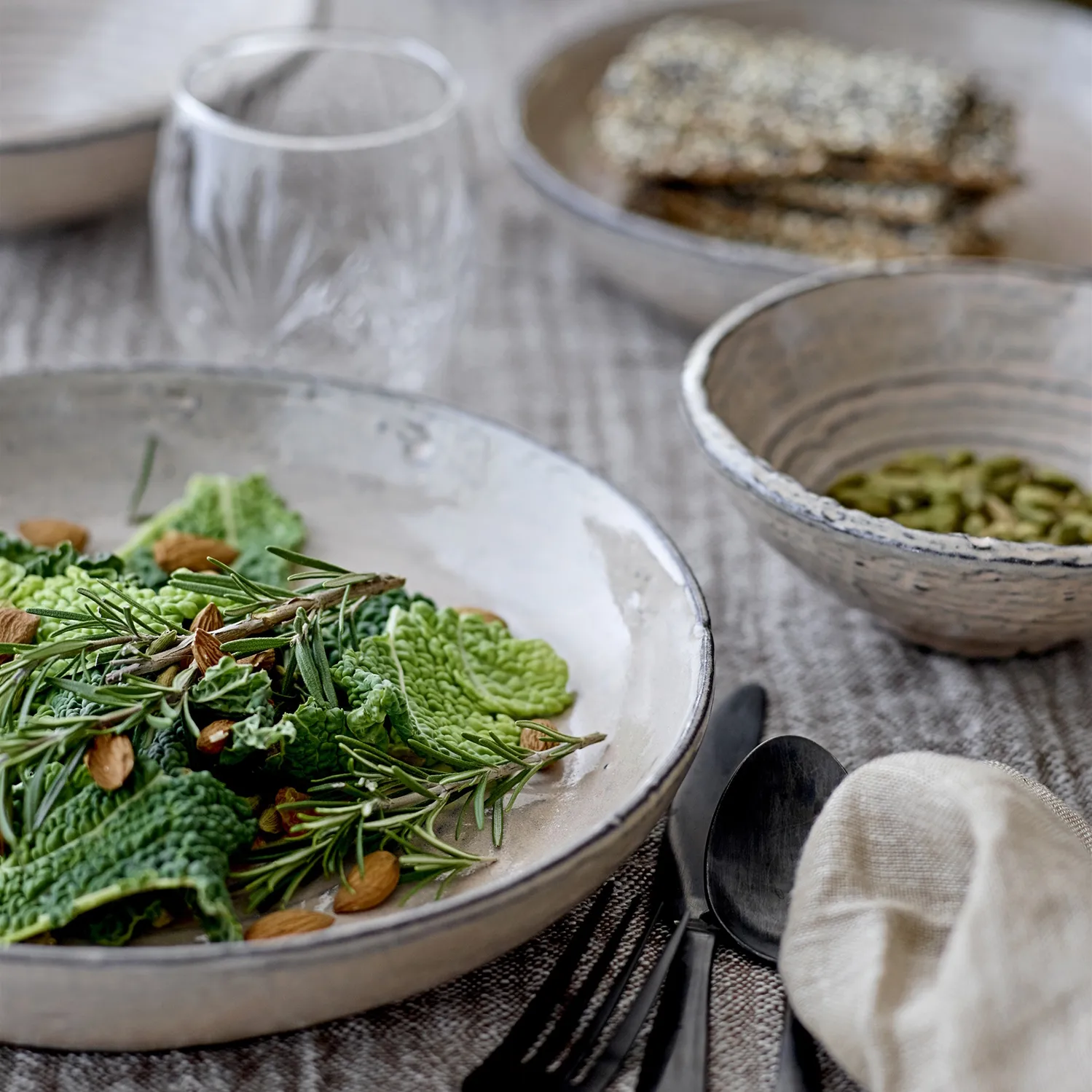 Alia bord aardewerk roze, 23,5 cm Bloomingville