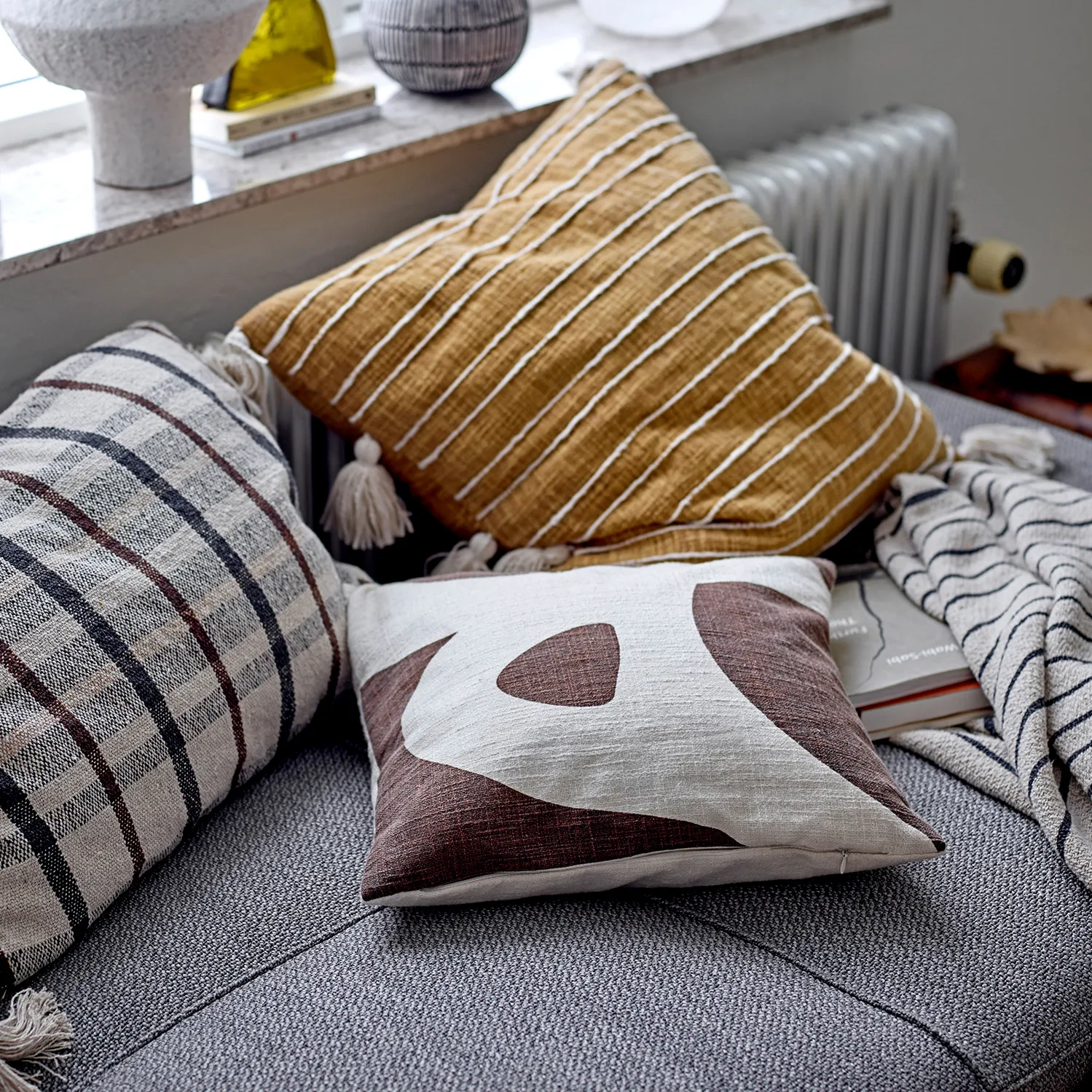 Emely kussen met kwastjes 55x55 cm, Geel Bloomingville