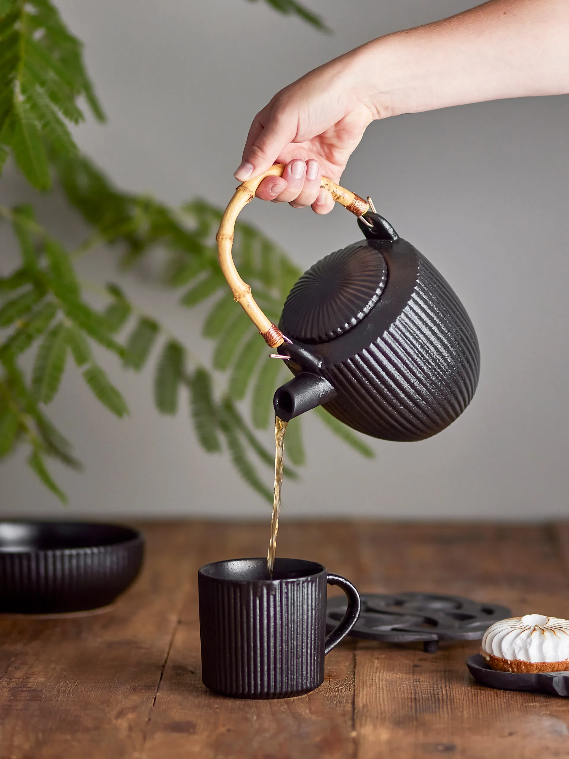 Neri theepot 0,85 L, Zwart Bloomingville