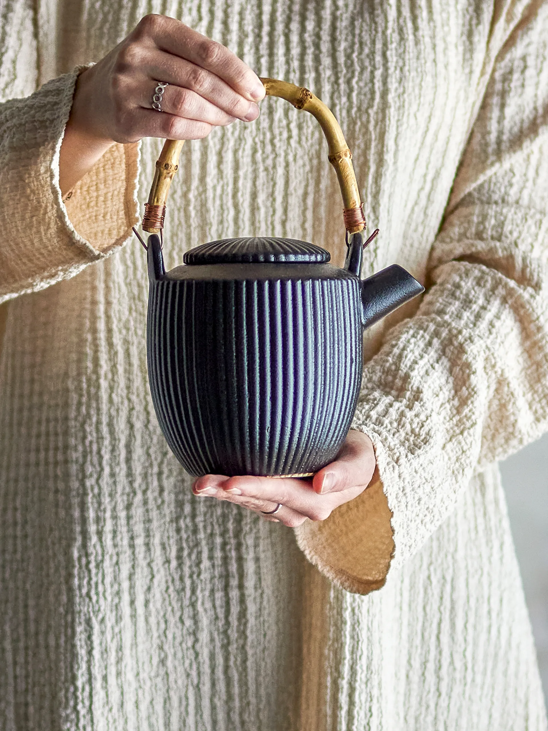 Neri theepot 0,85 L, Zwart Bloomingville