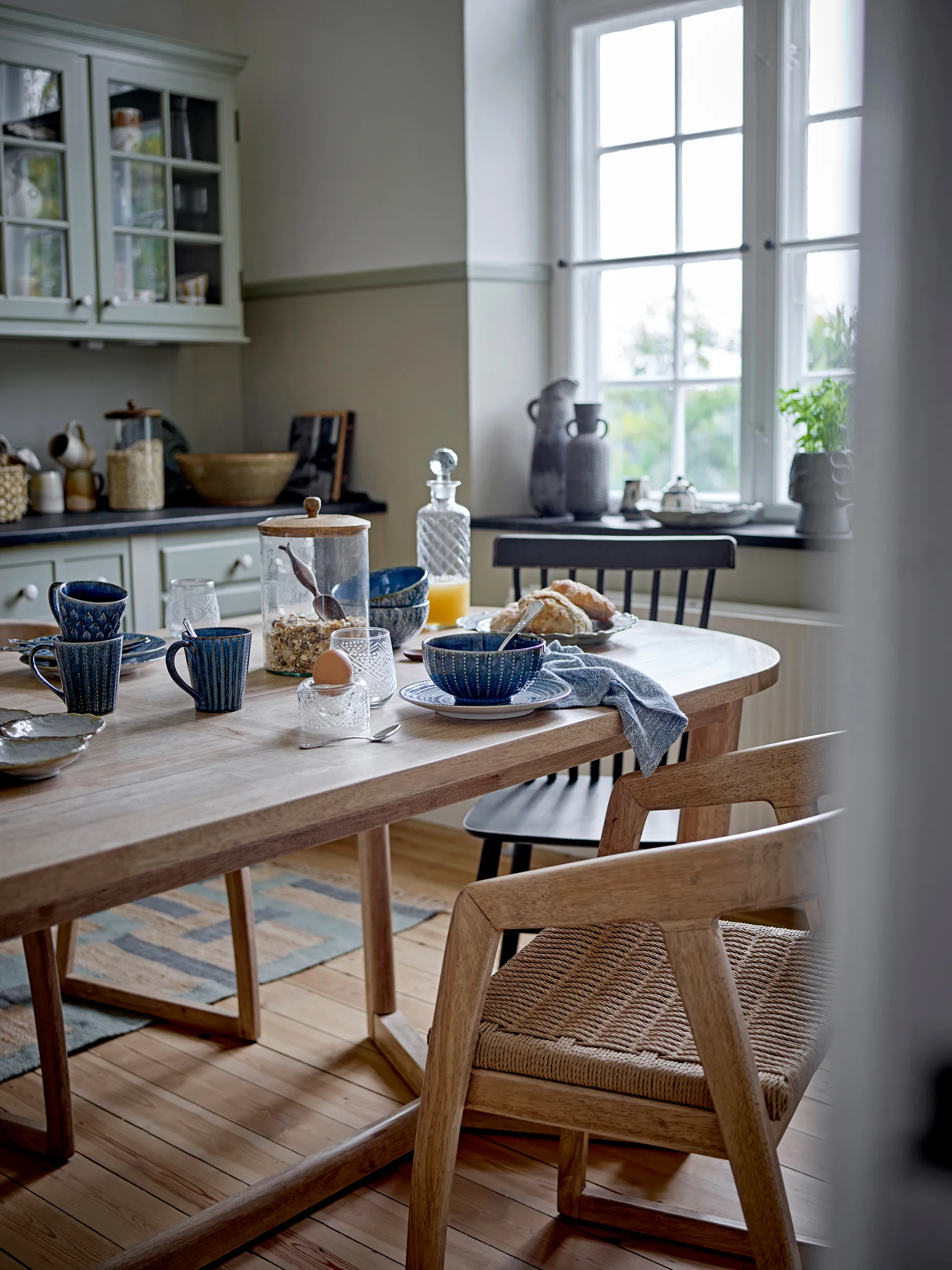 Serrone eettafel, Natur Bloomingville