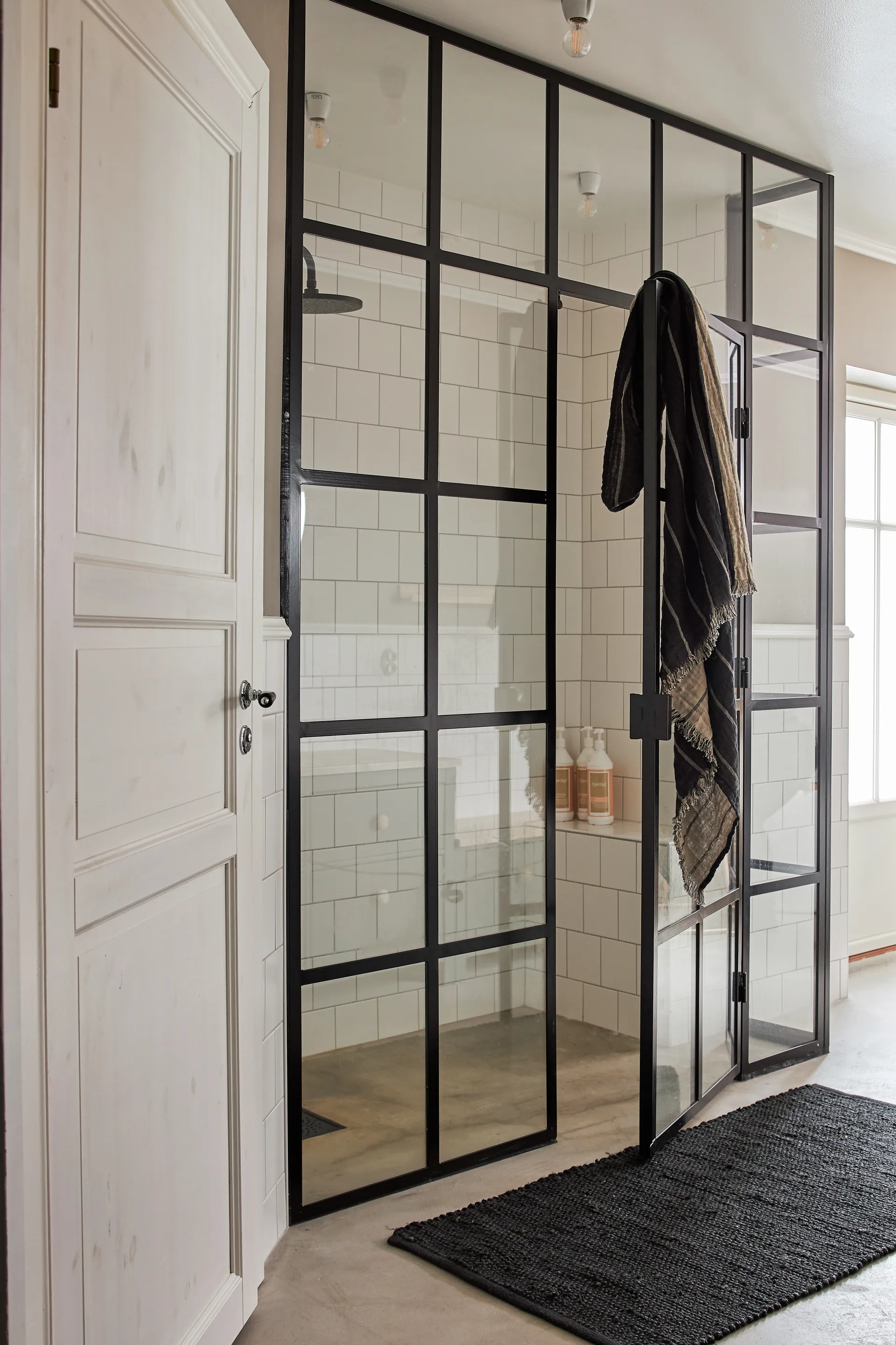 Merida jute vloerkleed zwart, 60x90 cm Boel & Jan