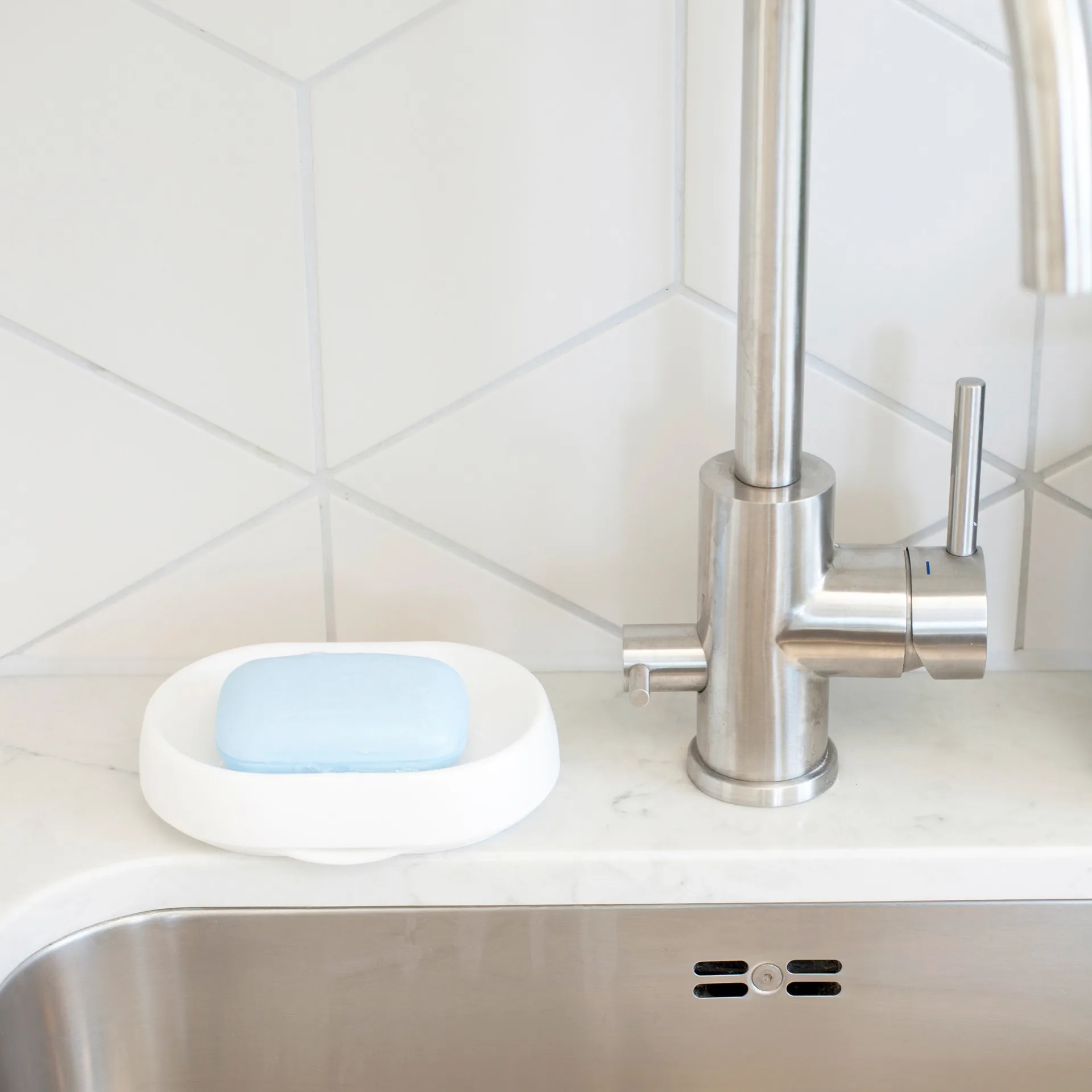 Zeepbakje met verborgen afvoertuit silicone large, Wit Bosign