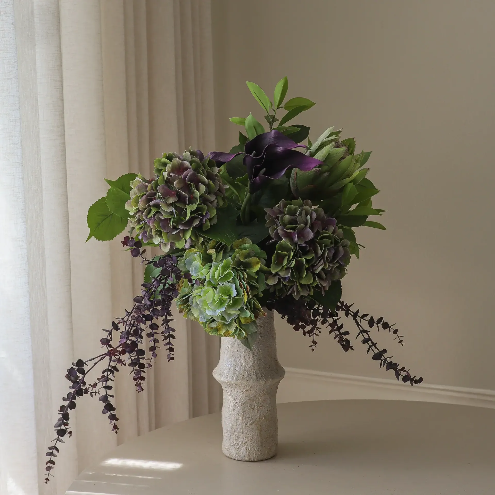 Aubergine Bloom kunstboeket, Calla-hortensia-koningsprotea, 106 cm, 12 stuks Botané