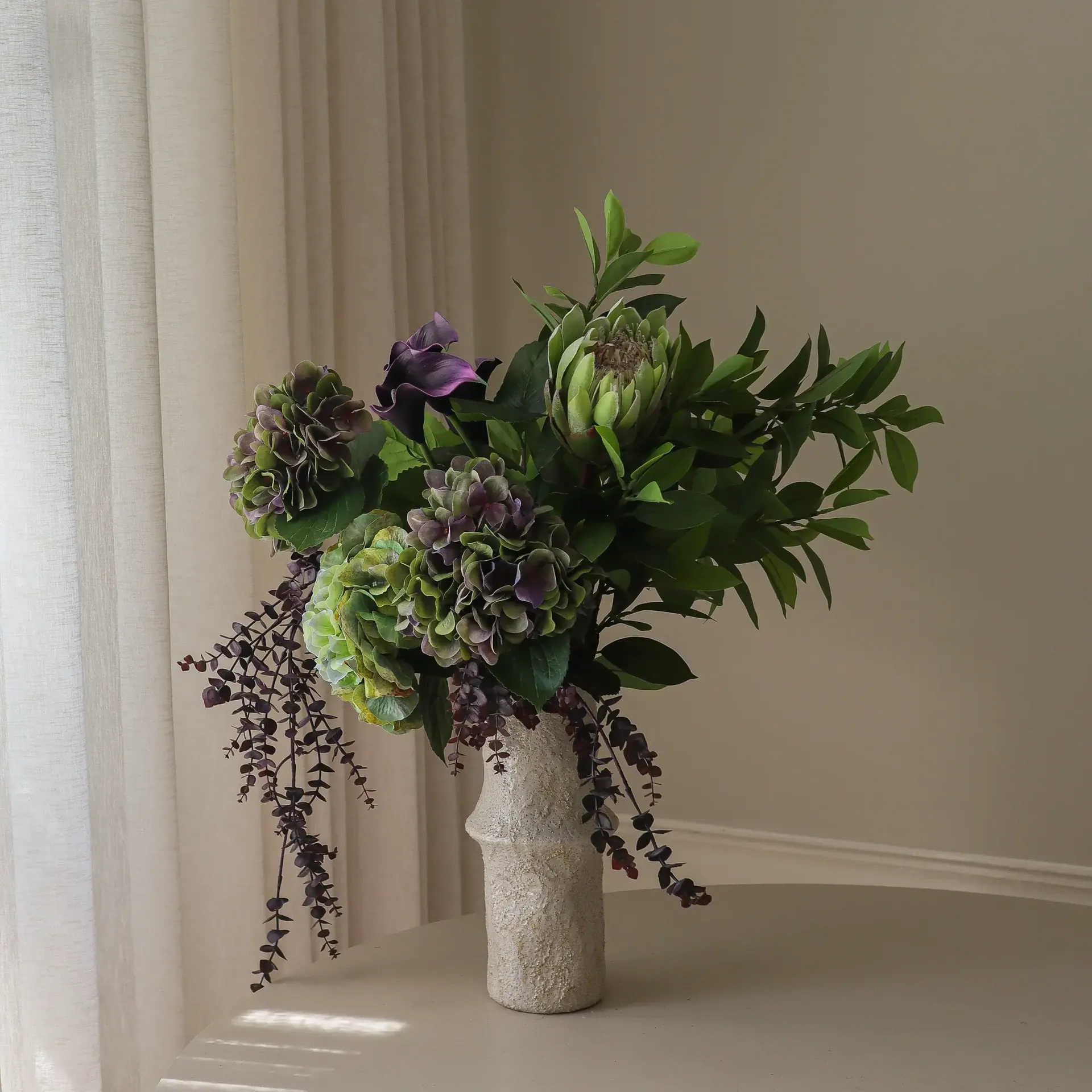 Aubergine Bloom kunstboeket, Calla-hortensia-koningsprotea, 106 cm, 12 stuks Botané
