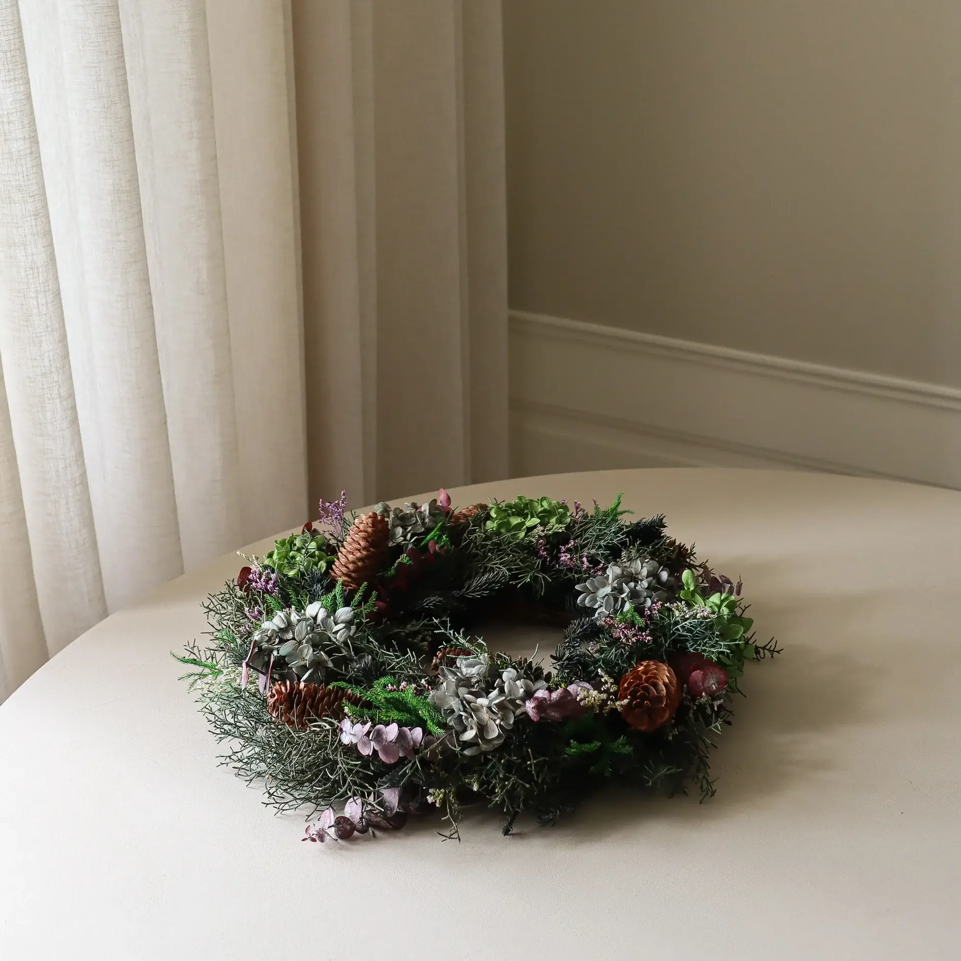 Botanical Forest Wreath bloemenkrans, Hortensia-eucalyptus-dennentakken-dennenappels, Ø40 cm Botané