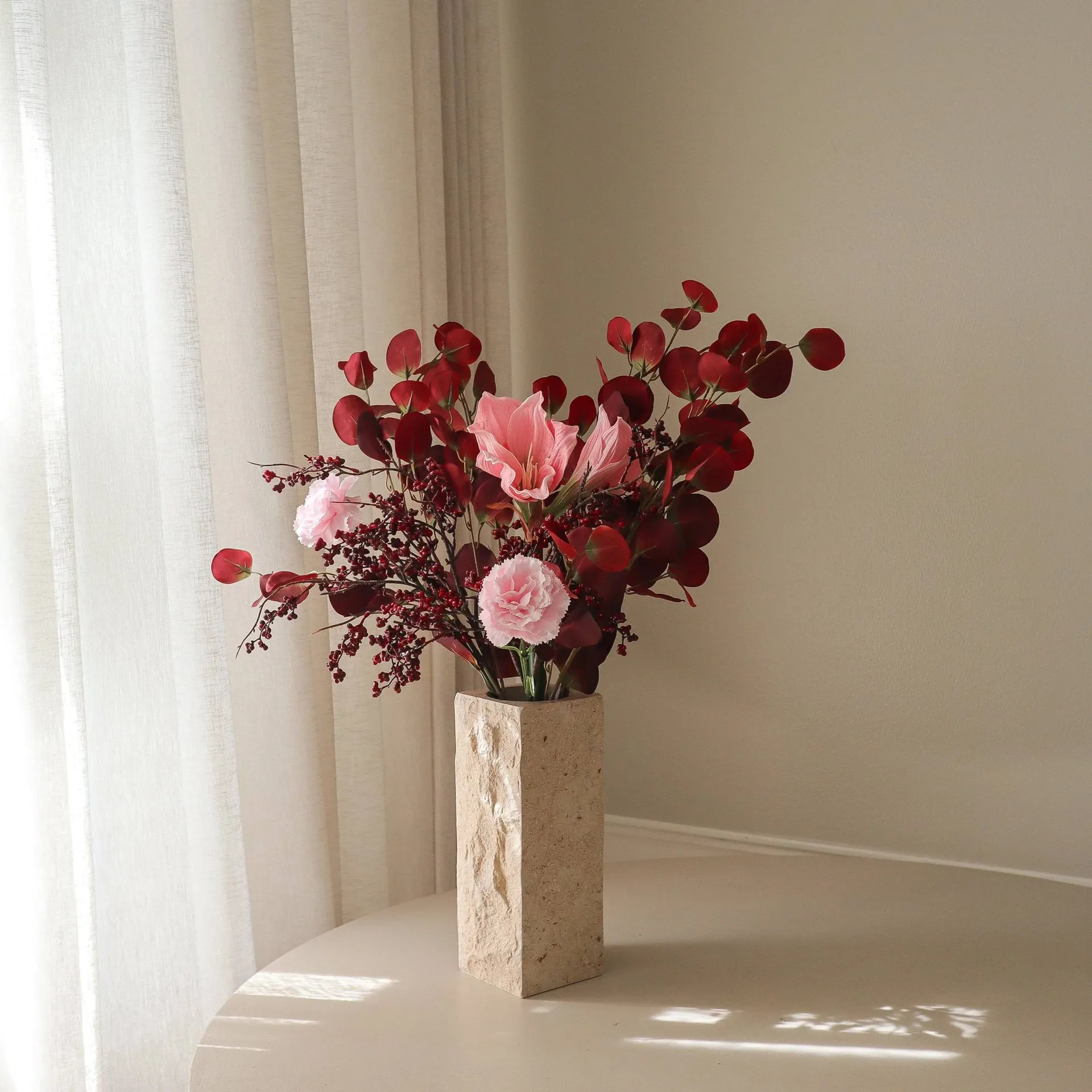 Burgundy blush kunstboeket, Amaryllis, anjers, bessentakken, eucalyptus, 84 cm Botané