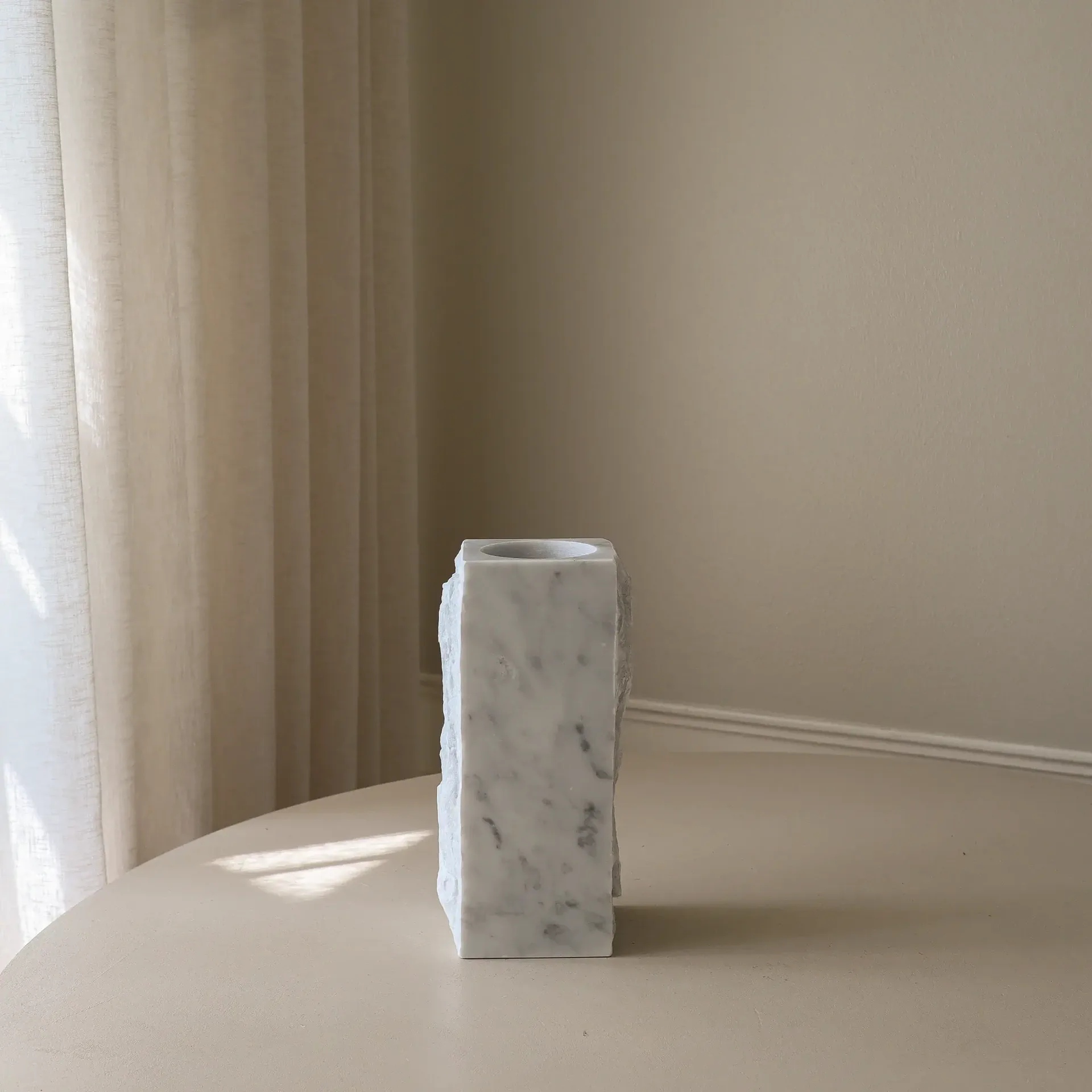 Carrara Edge marmeren vaas, medium, 30 cm Botané