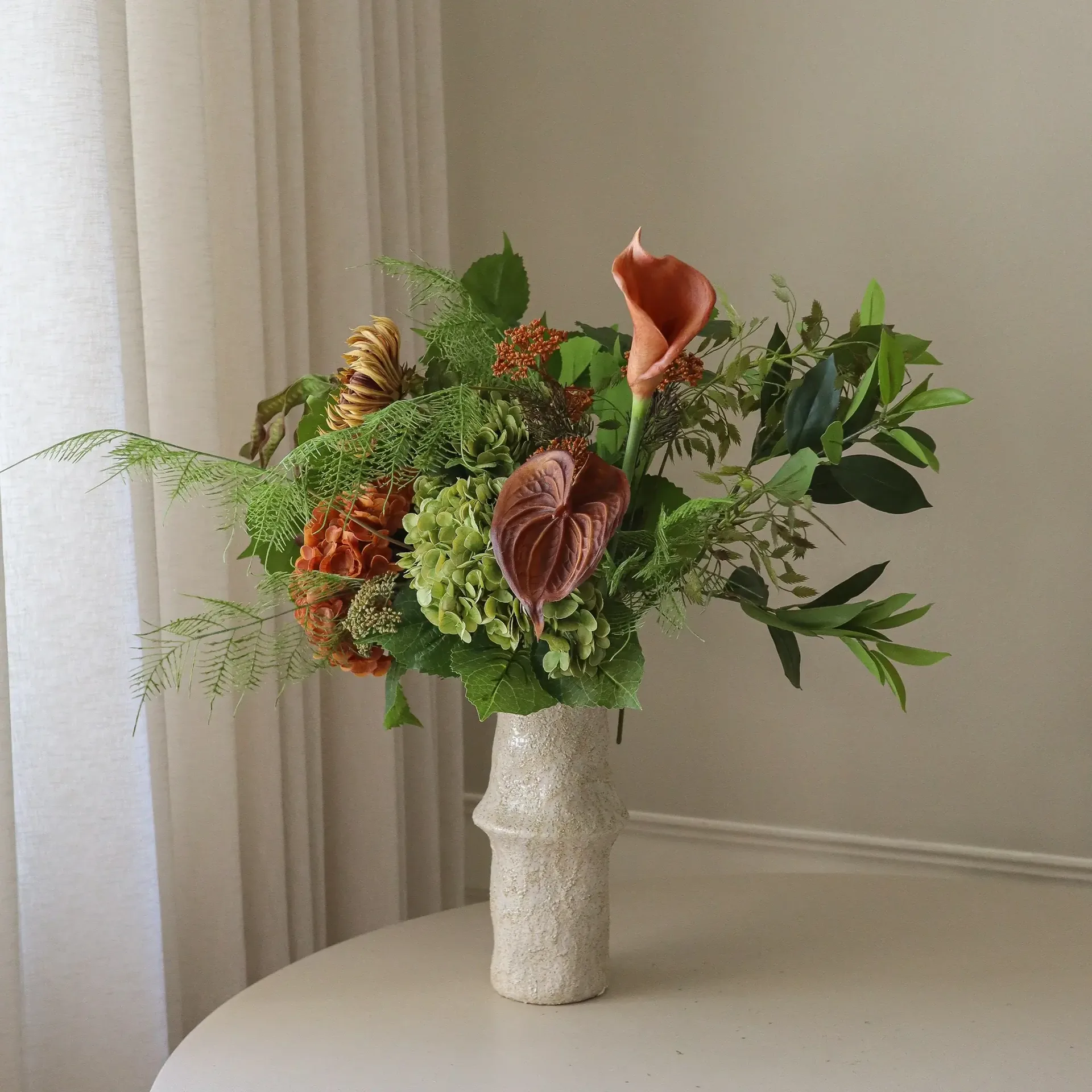 Cedar Grove kunstboeket, hortensia-halvecactusdahlia-calla, 90 cm, 14 st Botané