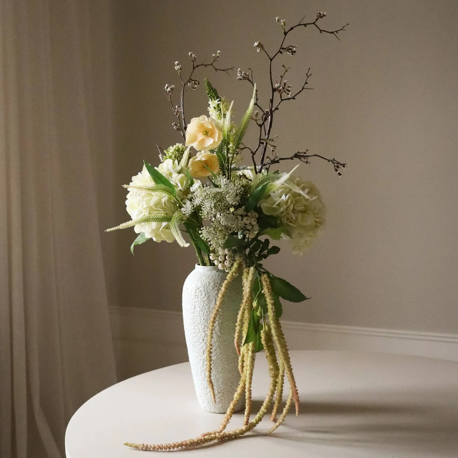 Ivory Cascade kunstboeket, Sneeuwbes tak-kersenbloesemtak-klaproos-hortensia 13 st. Botané