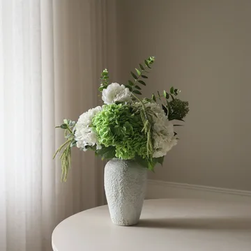 Smashed Avocado kunstboeket - Hortensia-pioenroos-amarant-skimmia bessen-eucalyptus 12 st. - Botané