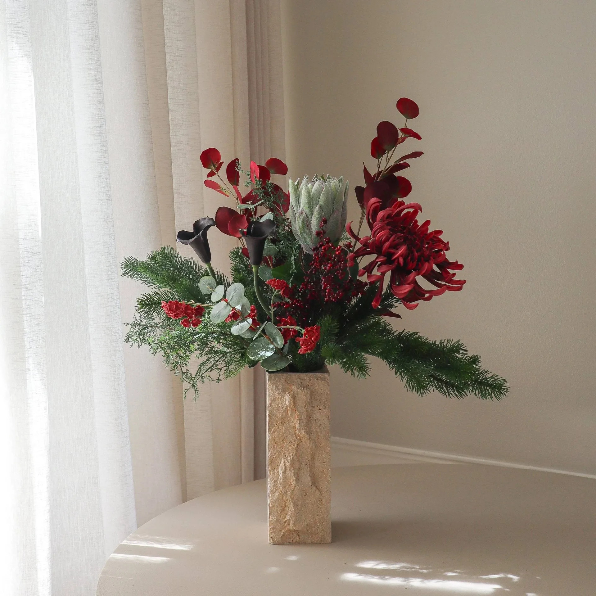 Wild winter kunstboeket, Protea, spinchrysant, calla, eucalyptus, 84 cm Botané