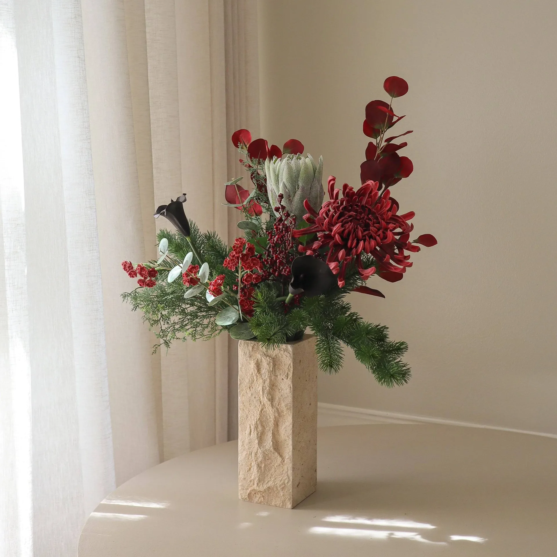 Wild winter kunstboeket, Protea, spinchrysant, calla, eucalyptus, 84 cm Botané