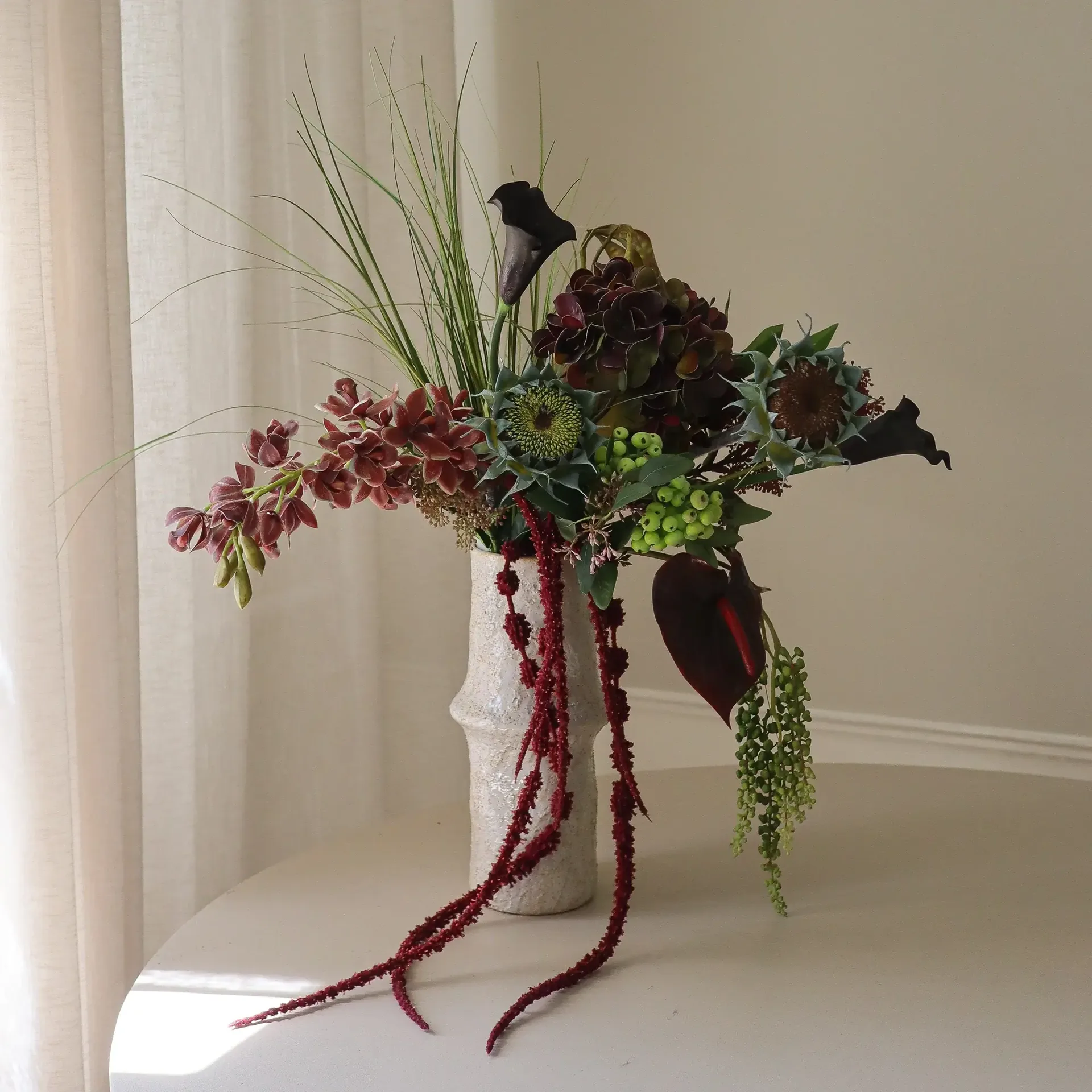 Woodland Nocturne kunstboeket, Calla-anthurium-hortensia-herfstzonnebloem, 112 cm, 14 st Botané