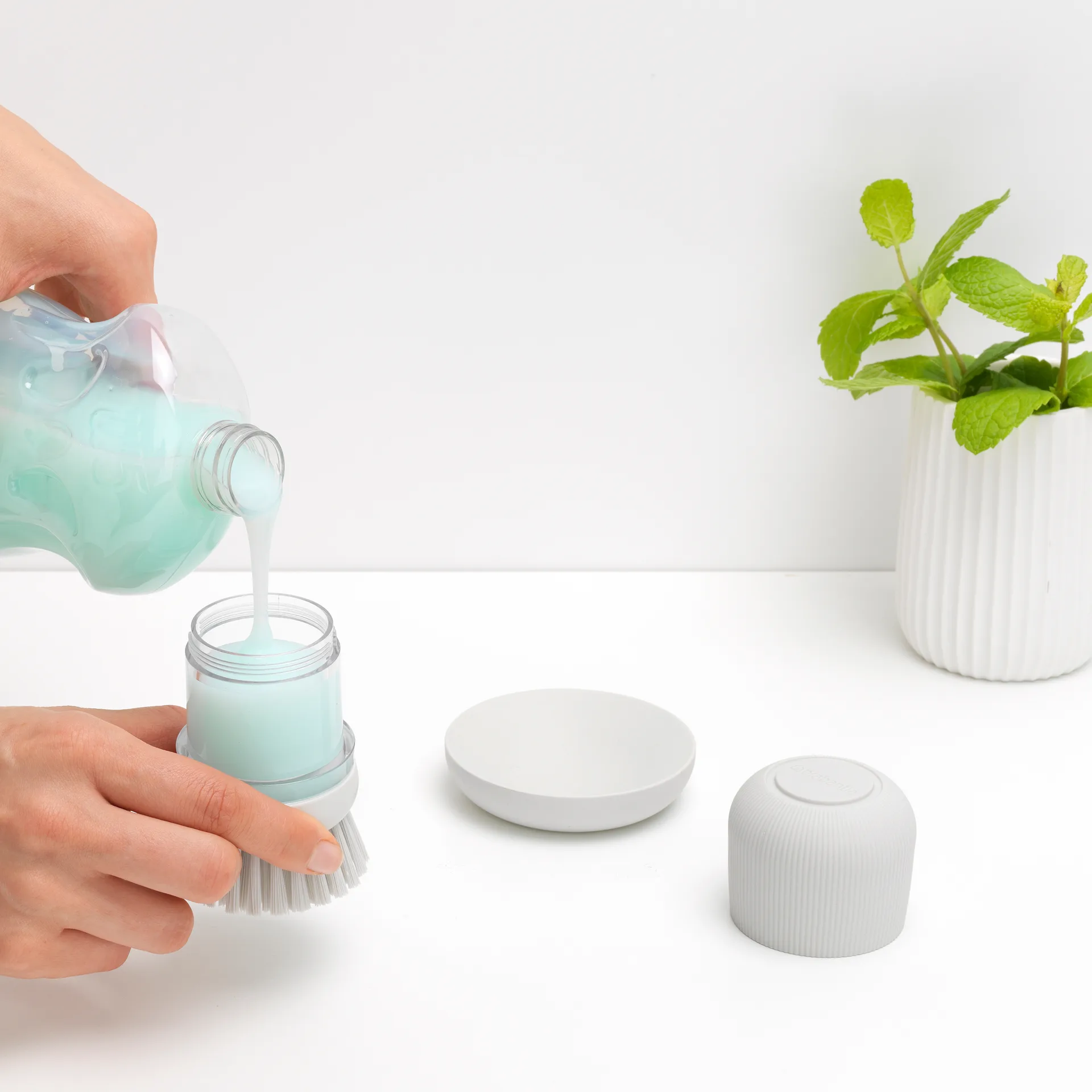 Brabantia afwasborstel met zeepdispenser, Lichtgrijs Brabantia