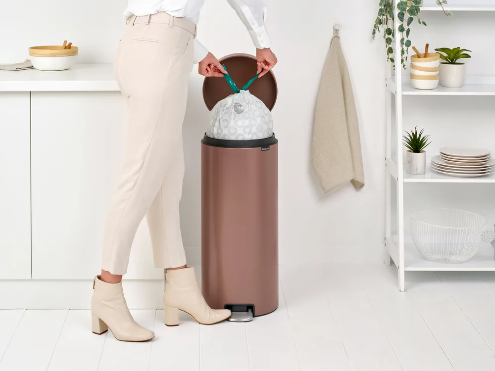 New Icon pedaalemmer 30 liter, Satin Taupe Brabantia