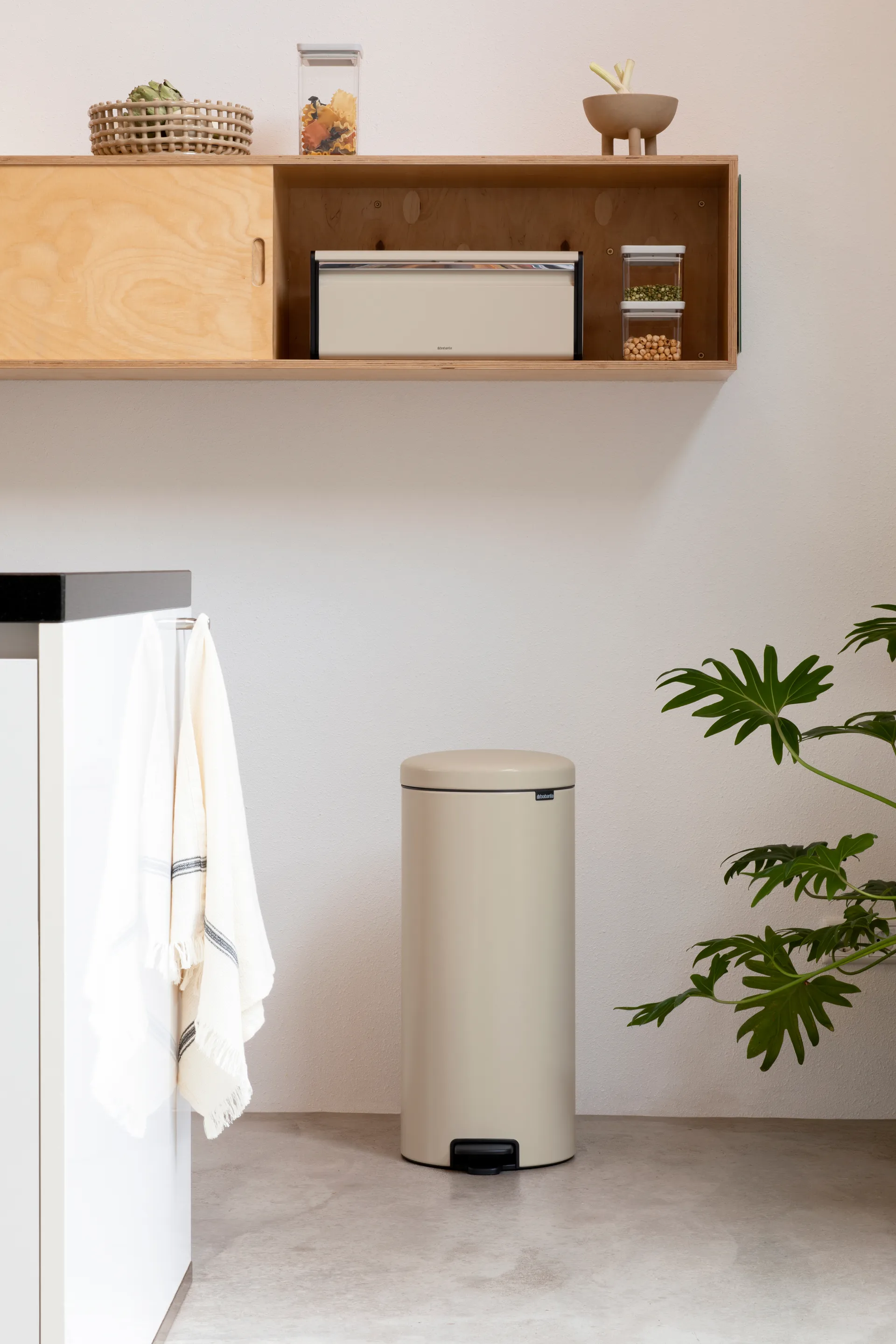 New Icon pedaalemmer 30 liter, Soft beige Brabantia