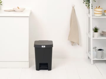 StepUp pedaalemmer 25 L - Donkergrijs - Brabantia