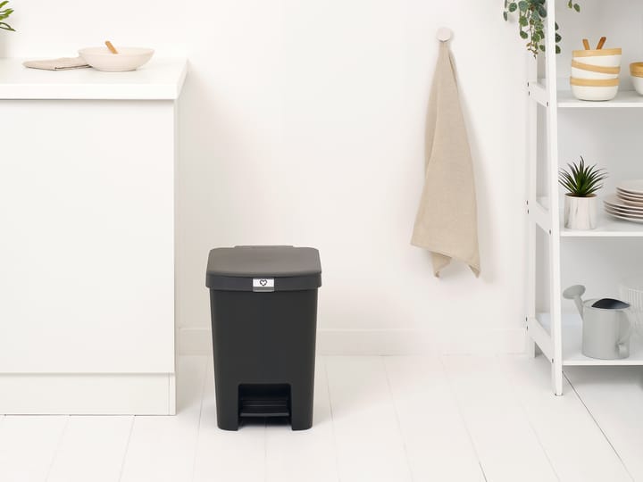 StepUp pedaalemmer 25 L, Donkergrijs Brabantia
