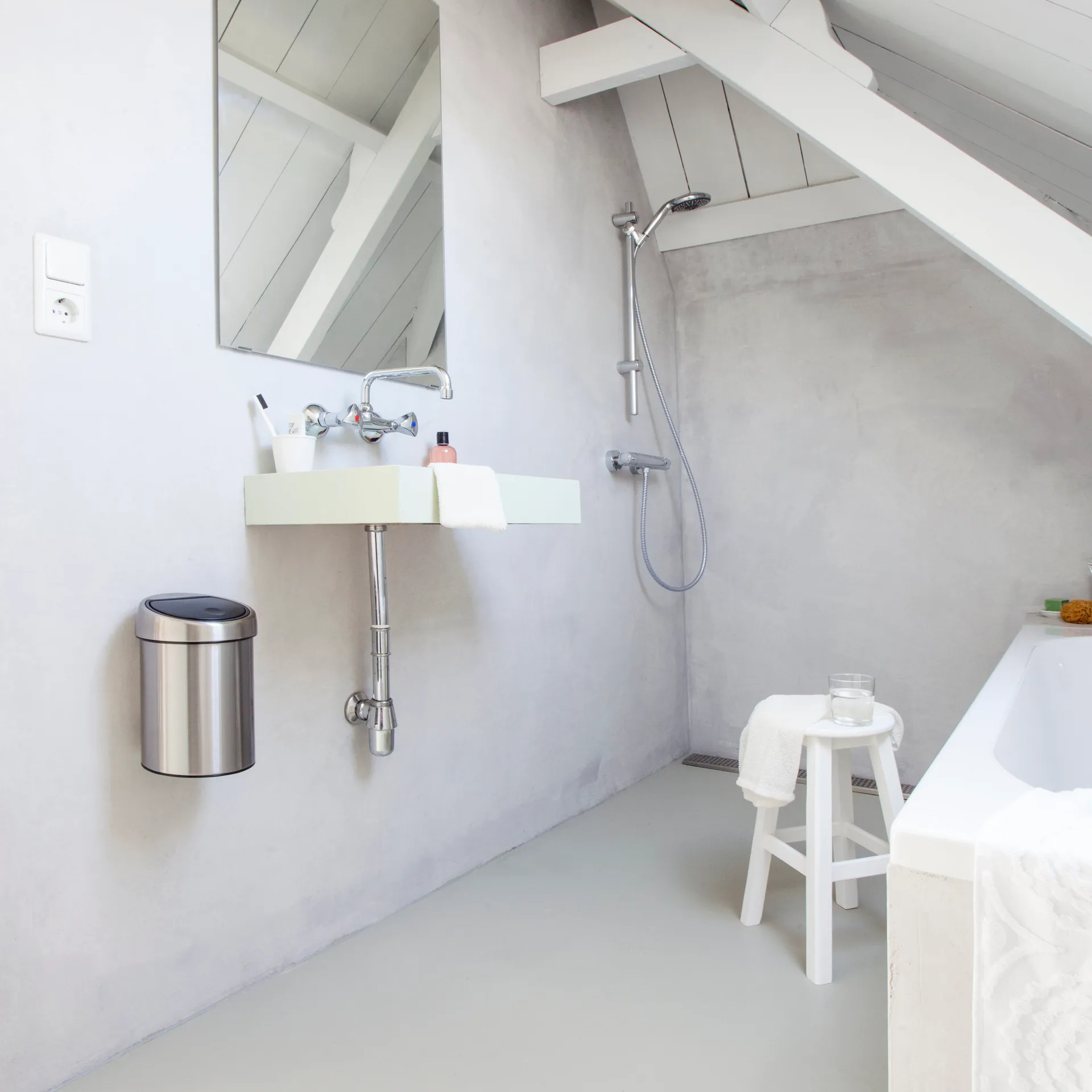 Touch Bin prullenbak 3 liter muurgemonteerd, matstaal Brabantia