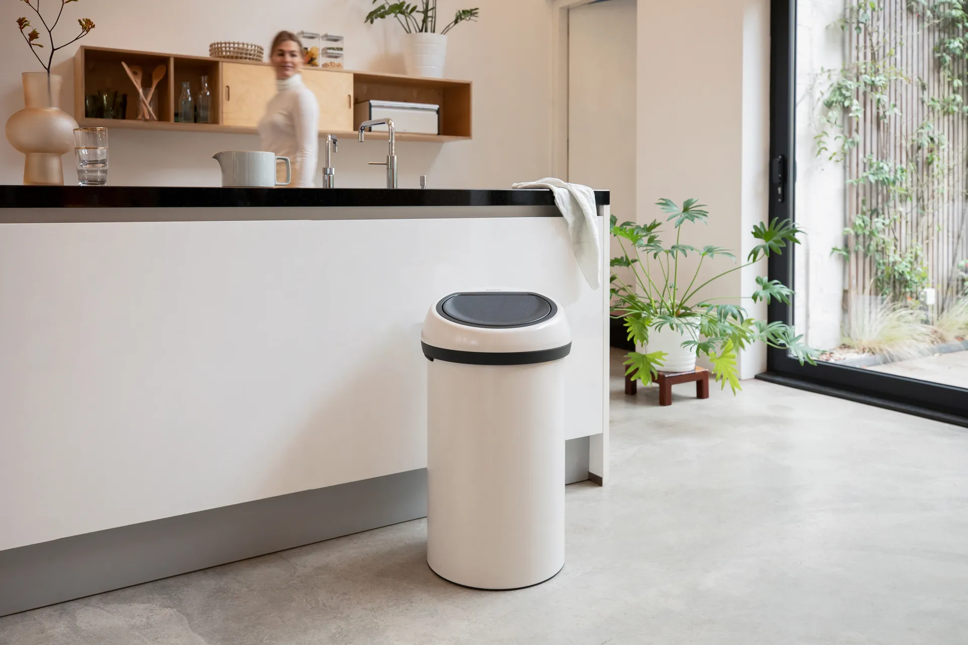 Touch Bin prullenbak rond 60 liter, Soft Beige Brabantia