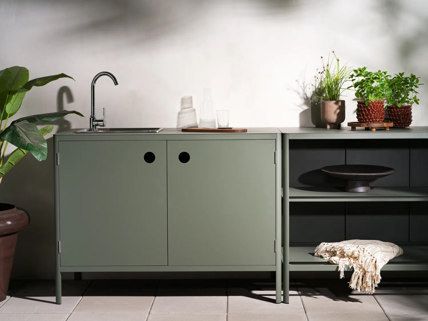 Kelia buitenkeuken bank met planken, Zin red, 121x91x64 cm Brafab