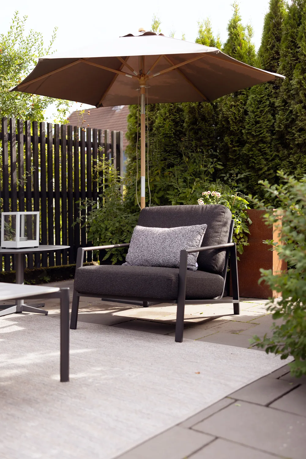 Lyra fauteuil, Zwart-teddy black Brafab