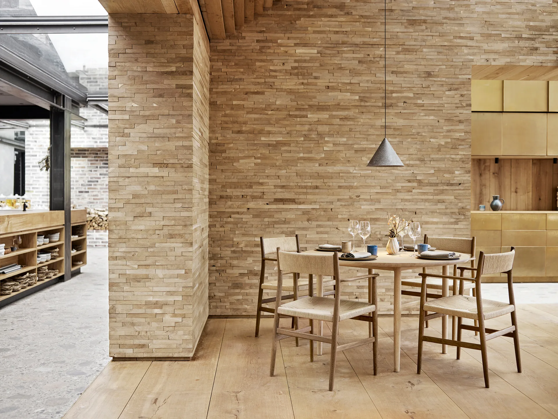 Arv armstoel met geweven zitting, Geolied eikenpapierkoord Brdr. Krüger