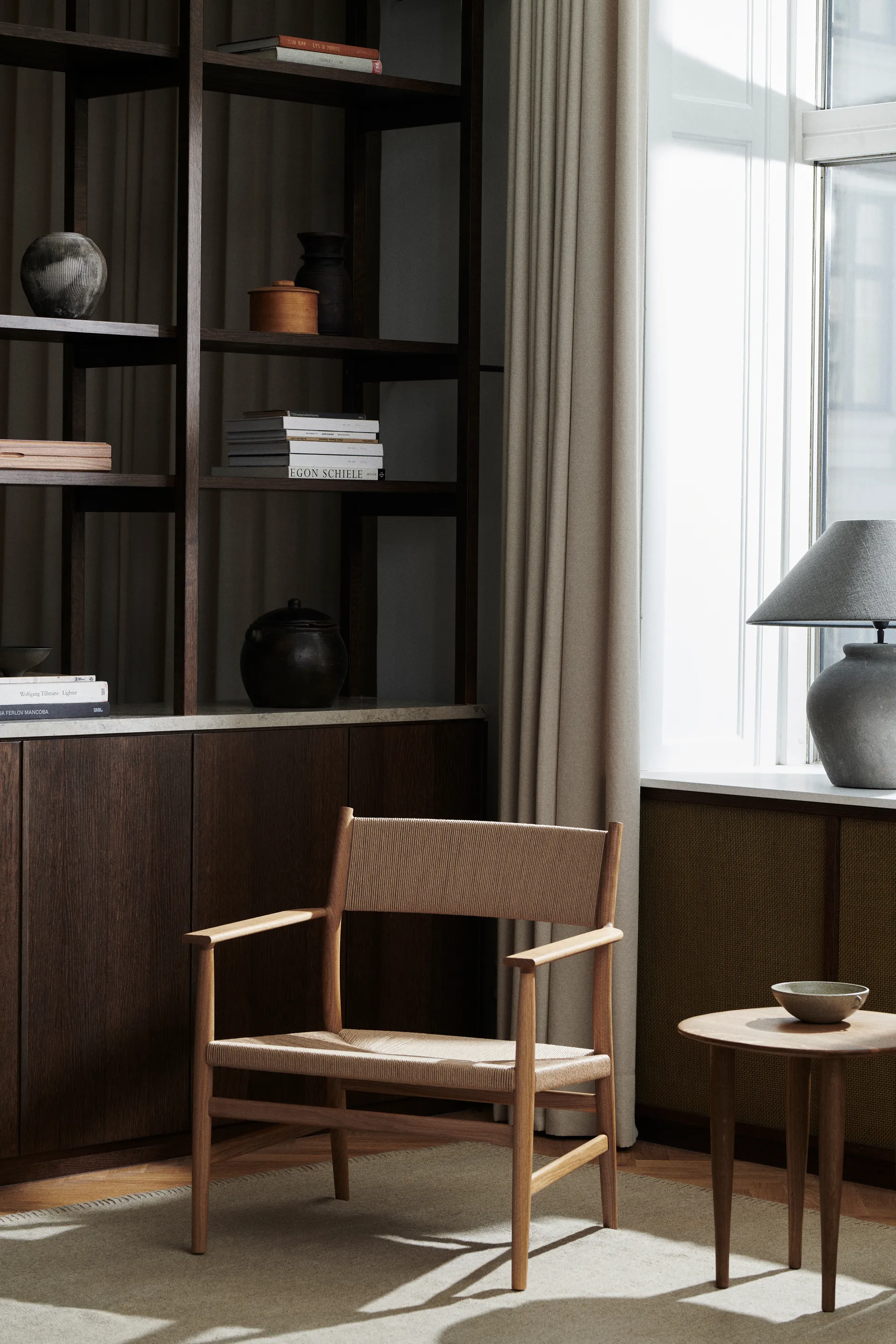 Jari bijzettafel Ø45 cm, Rookgeolied eikenhout Brdr. Krüger