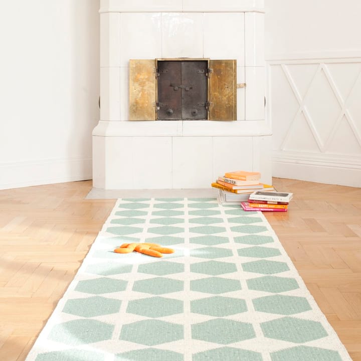 Anna vloerkleed aqua, 70 x 200 cm. Brita Sweden