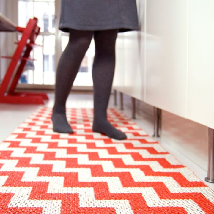 Gunnel vloerkleed rood, 70 x 200 cm. Brita Sweden