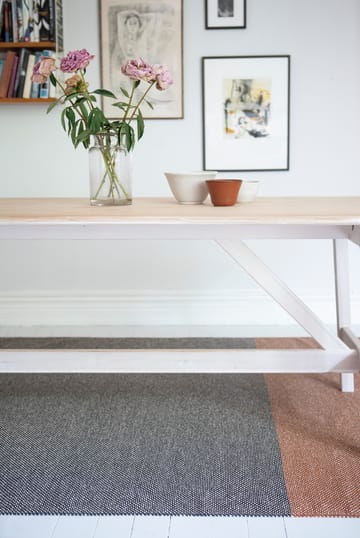 Moor vloerkleed mud (zwart-terracotta) - 170x300 cm - Brita Sweden