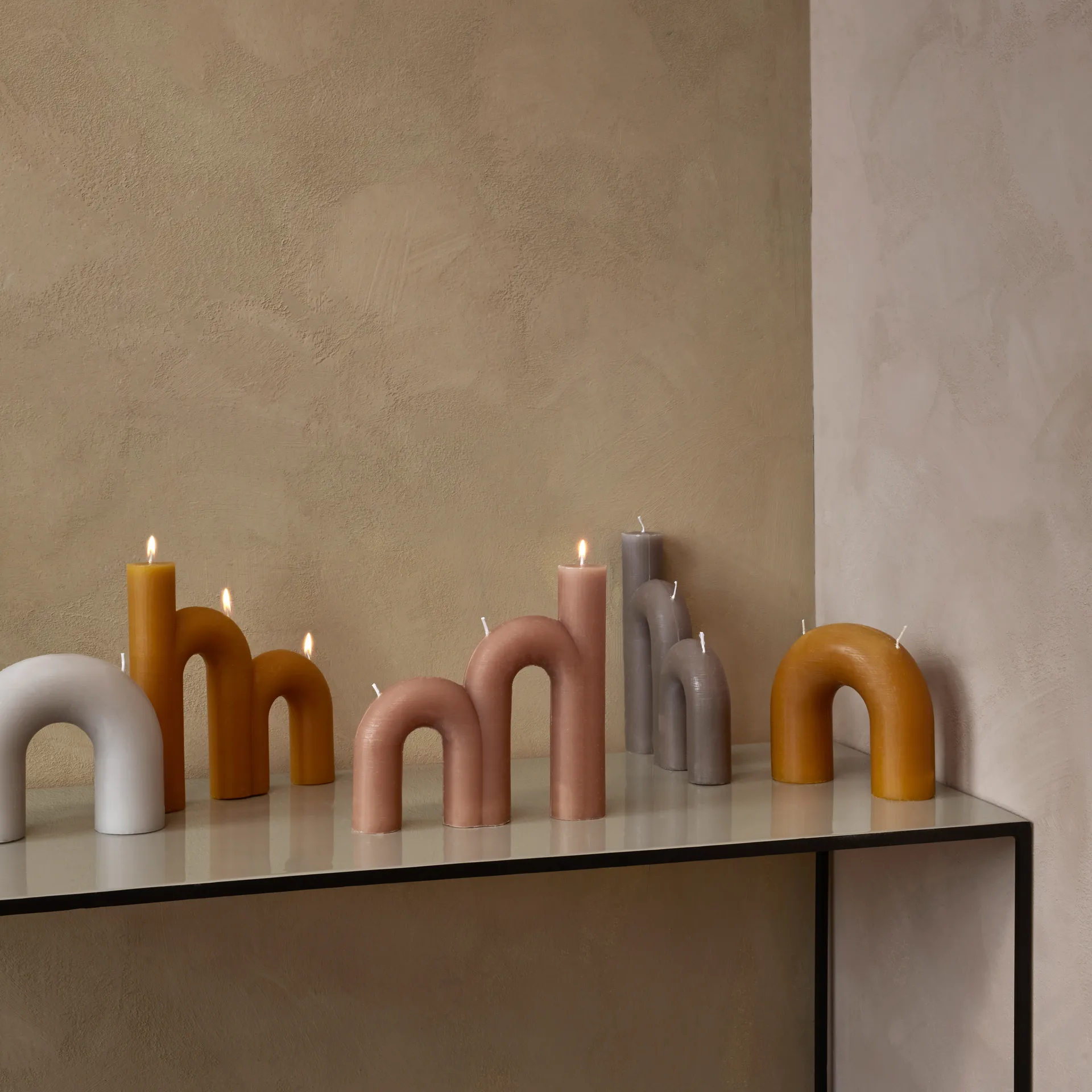 Bend kaars 14,5x16,5 cm, Honey gold Broste Copenhagen