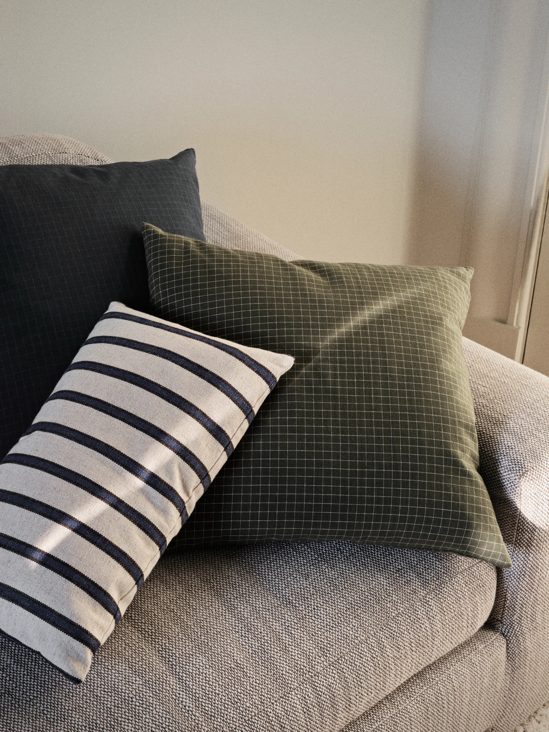 Bodil kussenhoes 50x50 cm, Black-intense blue Broste Copenhagen