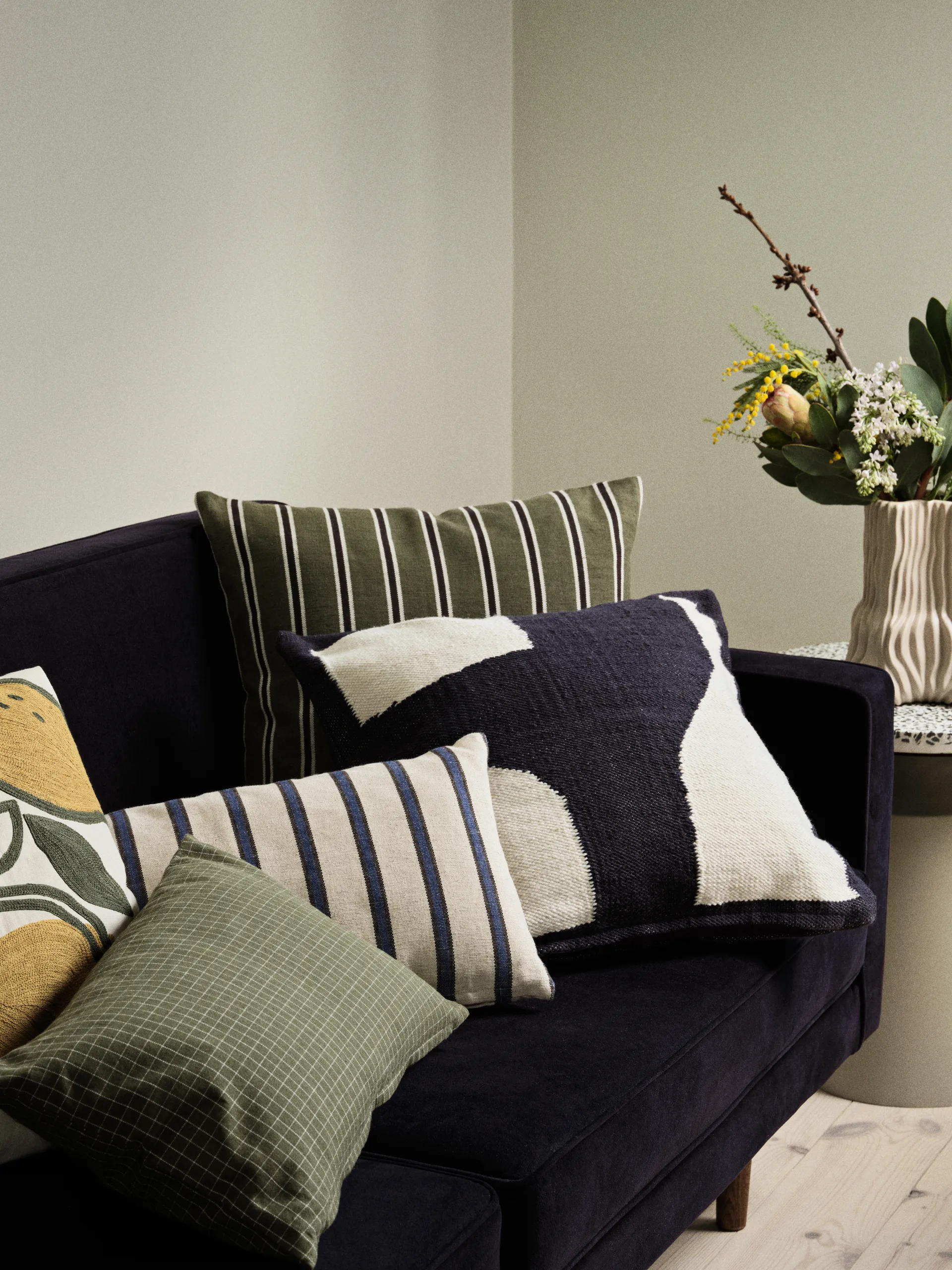 Dagmar kussensloop 30x50 cm, Off white-intense blue Broste Copenhagen