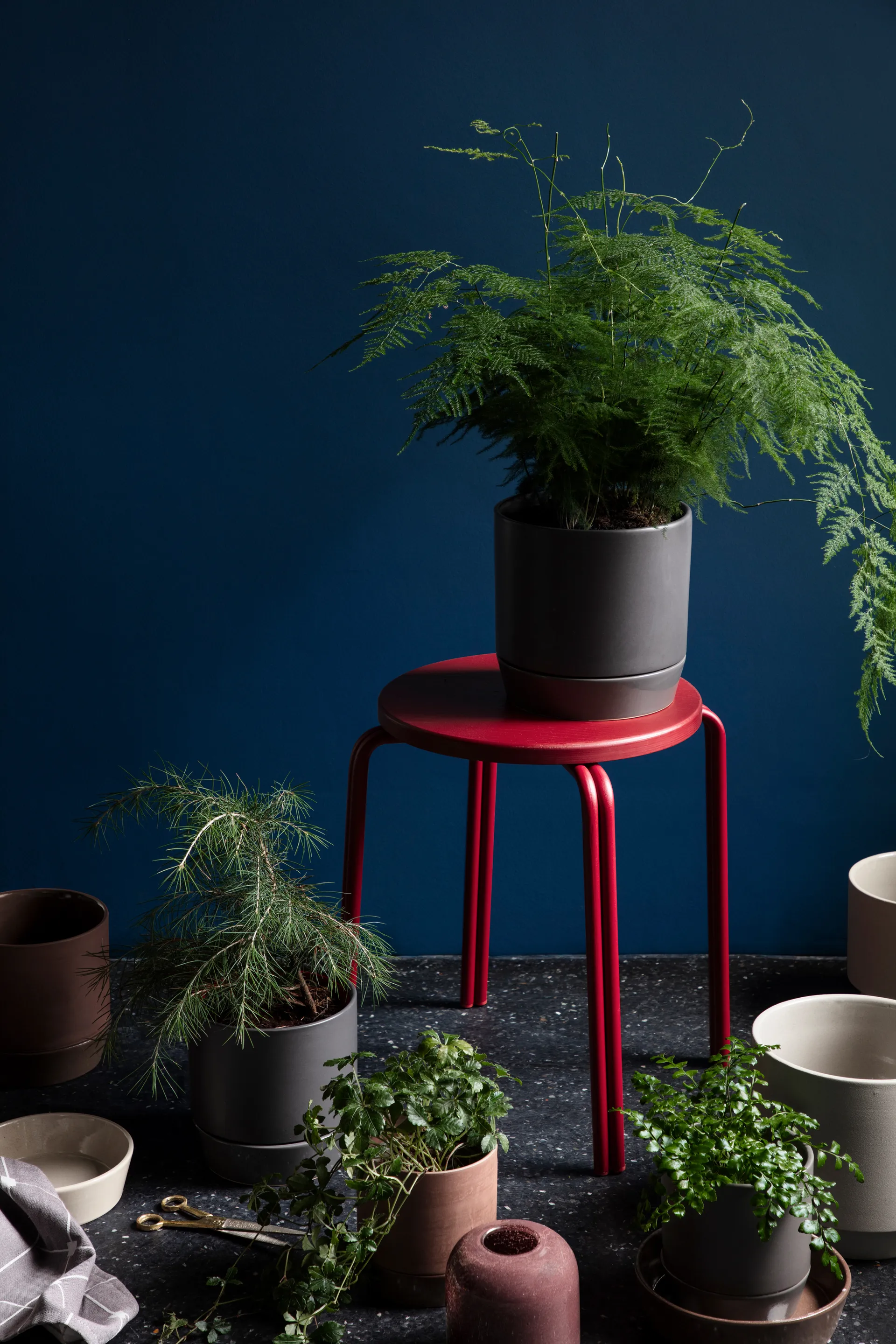 Denise bloempot met schotel Ø18 cm, Charcoal grey Broste Copenhagen