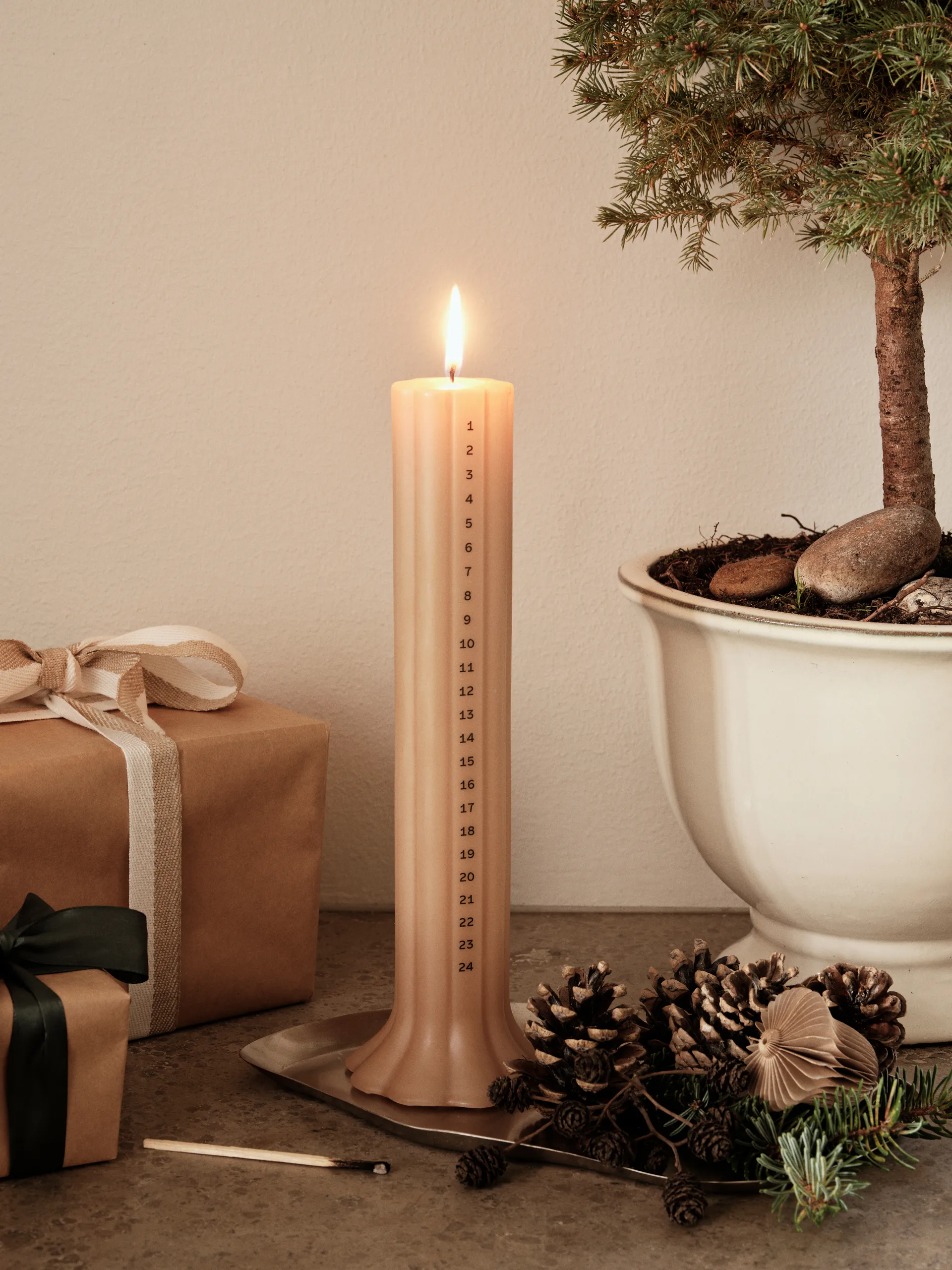 Heli kalenderkaars, Walnut Broste Copenhagen
