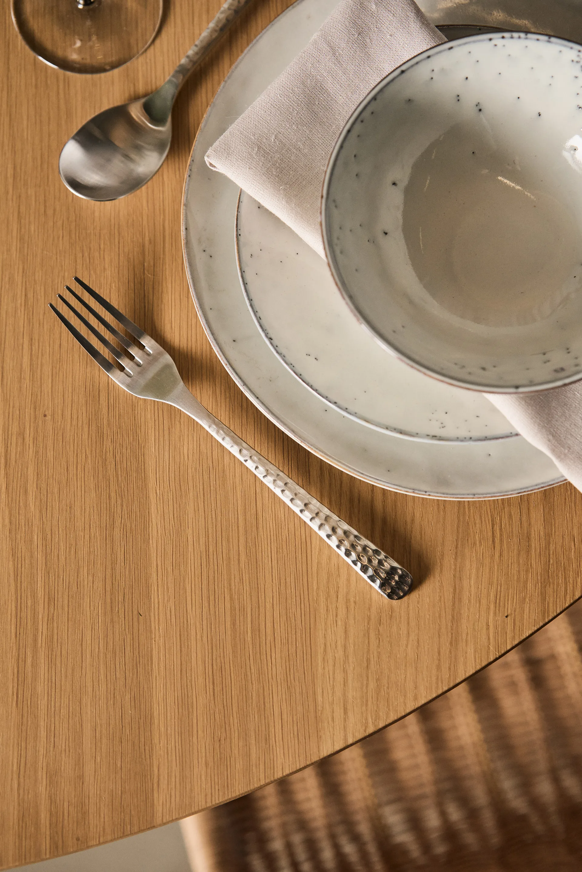 Hune bestek 16-delig, Brushed satin hammered Broste Copenhagen