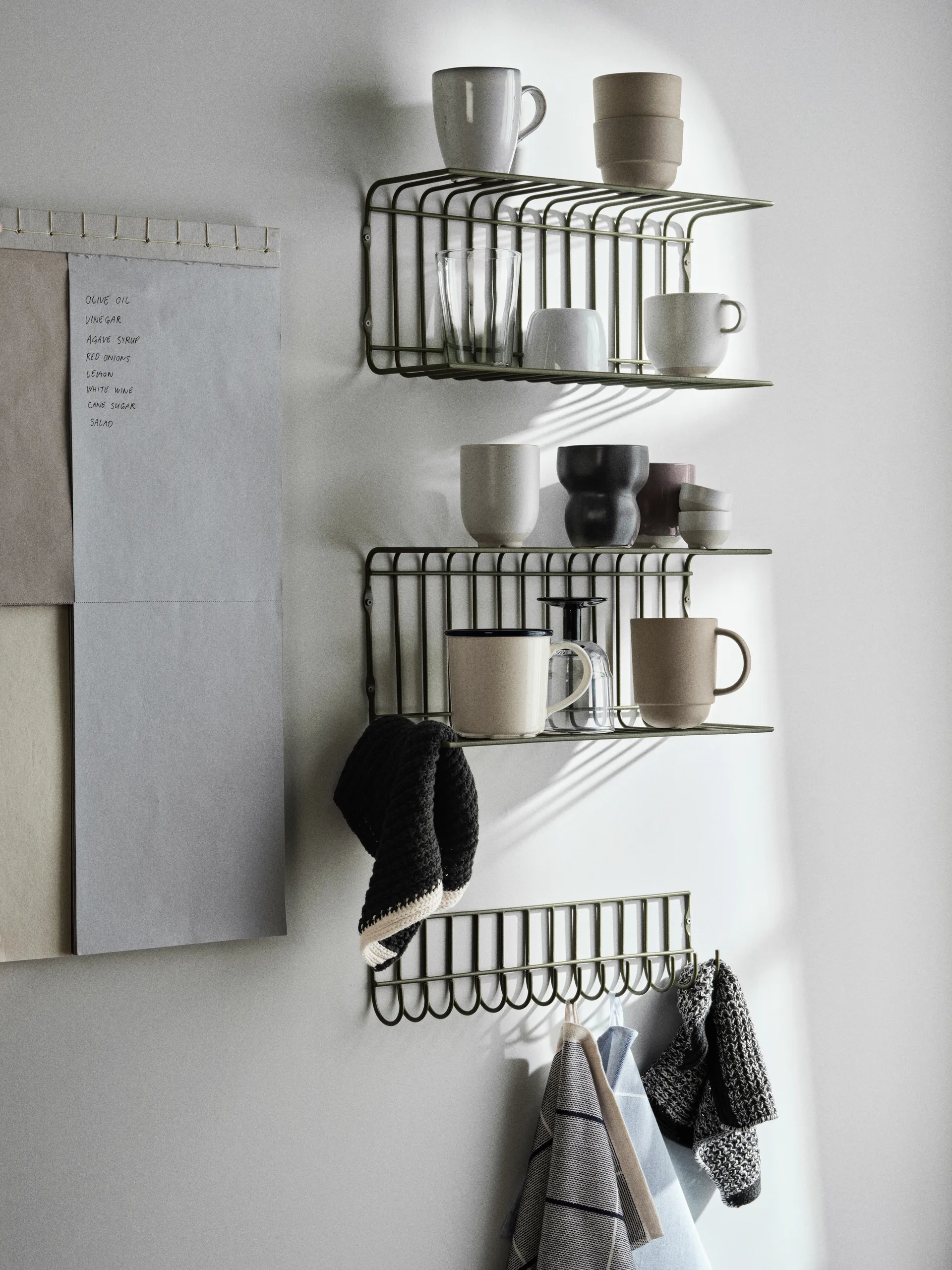 Maggie haaklijst 40x4,5x9,5 cm, Army green Broste Copenhagen