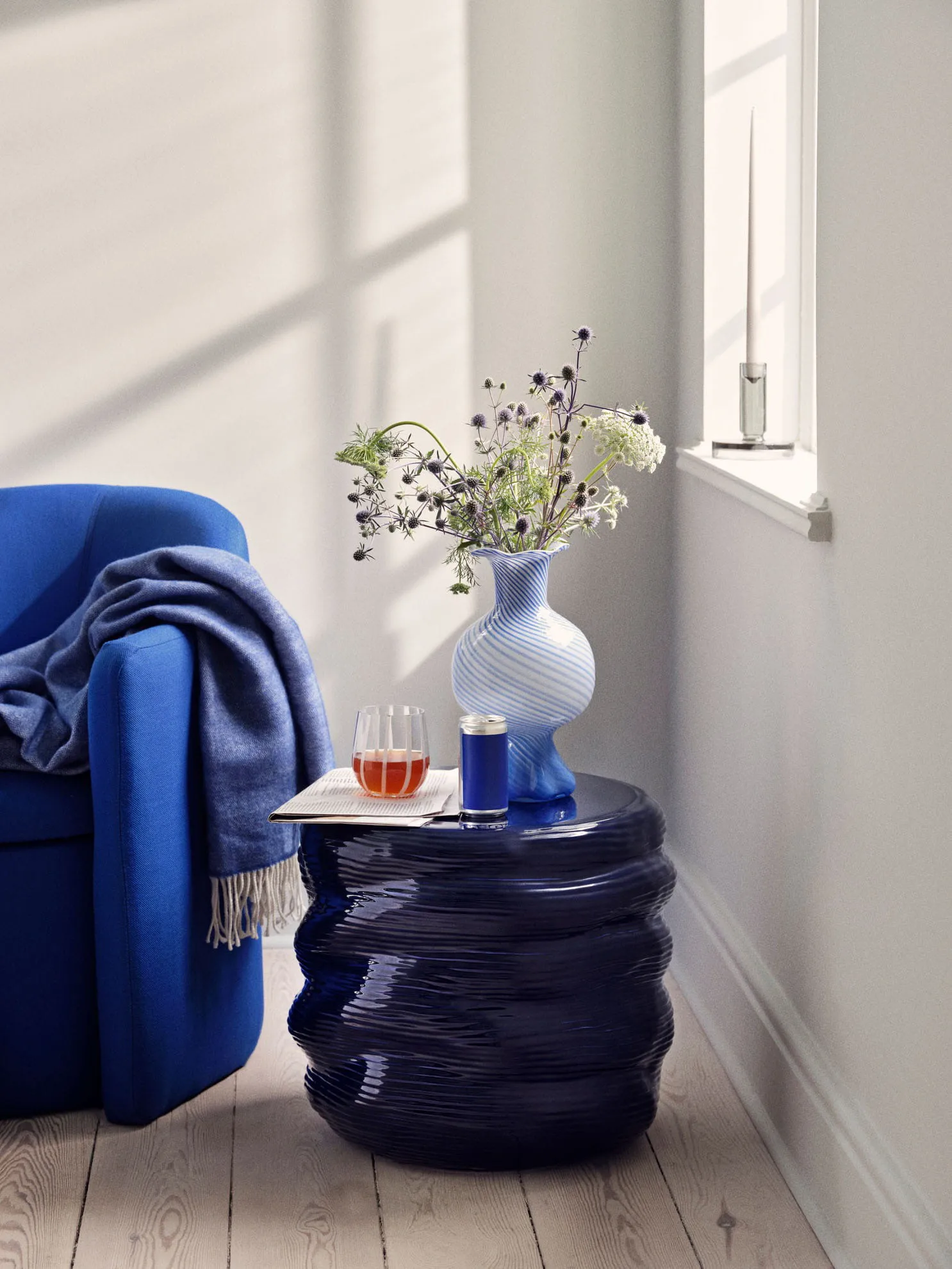 Mella vaas 30 cm, Intense blue-off white Broste Copenhagen