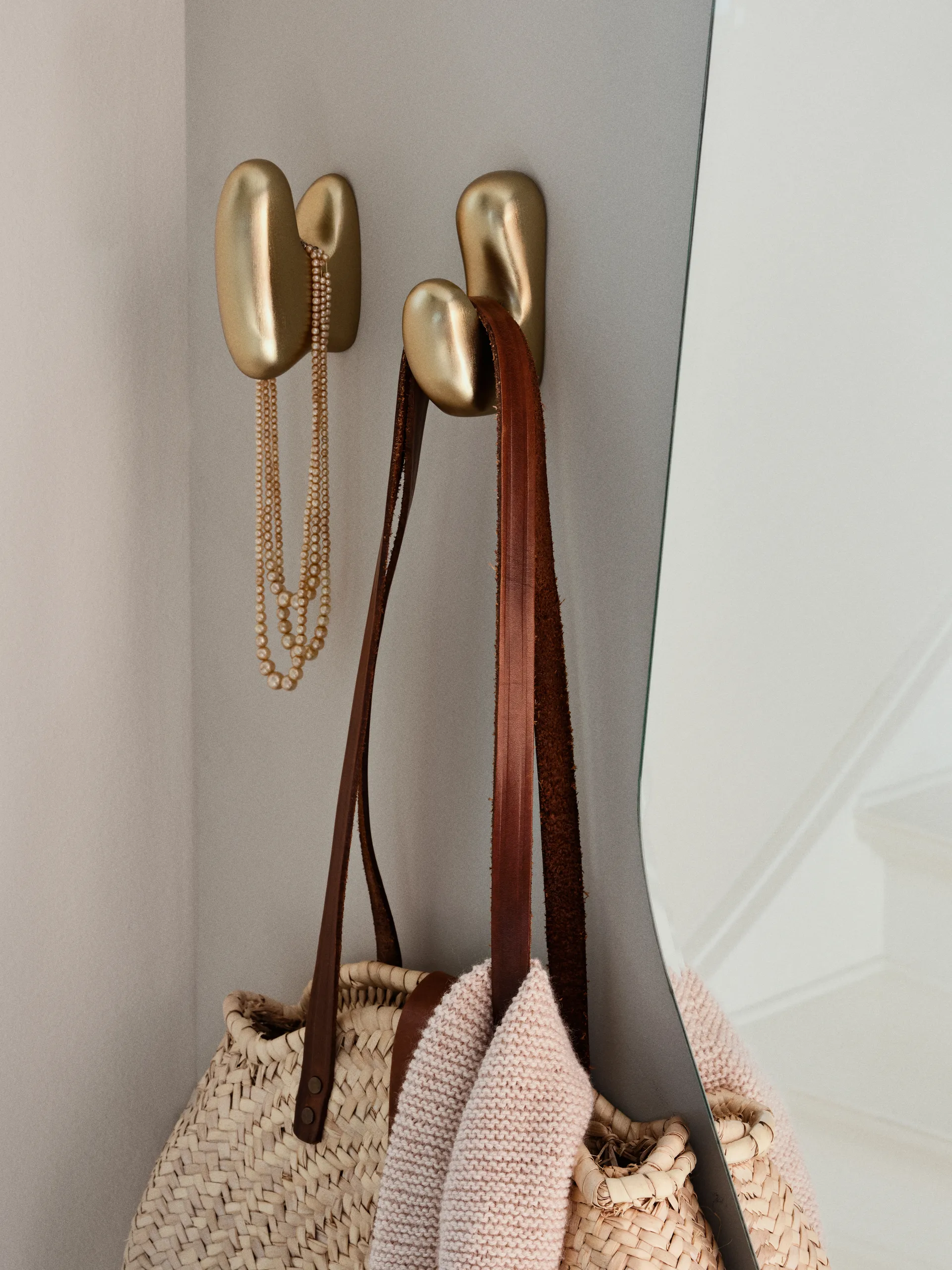 Roberta haak 10x7 cm, Brass finish Broste Copenhagen