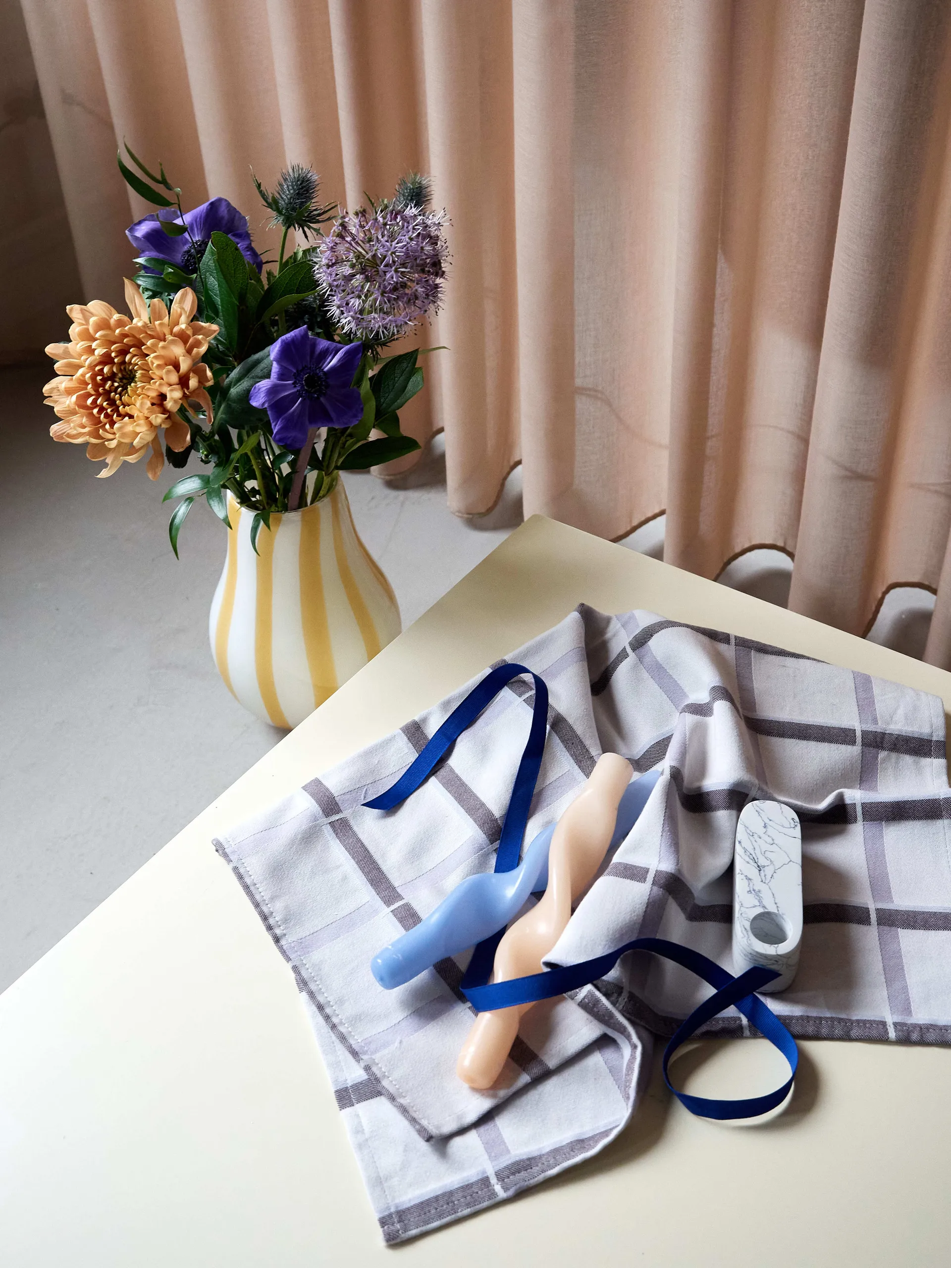 Twist twisted candles gedraaide kaarsen 23 cm 2-pack, Walnut Broste Copenhagen